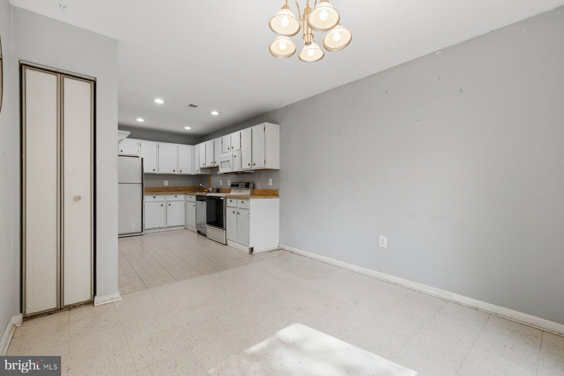 BURKE CENTRE - Residential