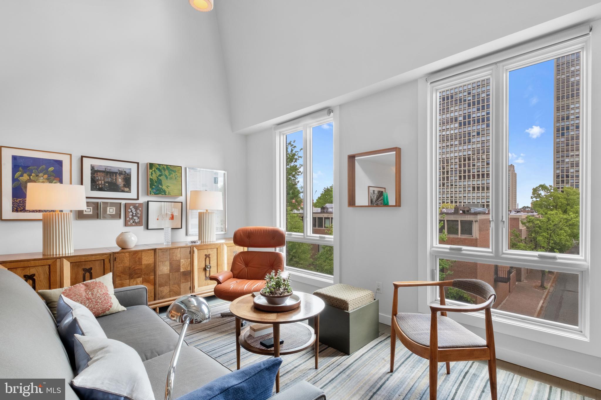 SOCIETY HILL - Residential Income