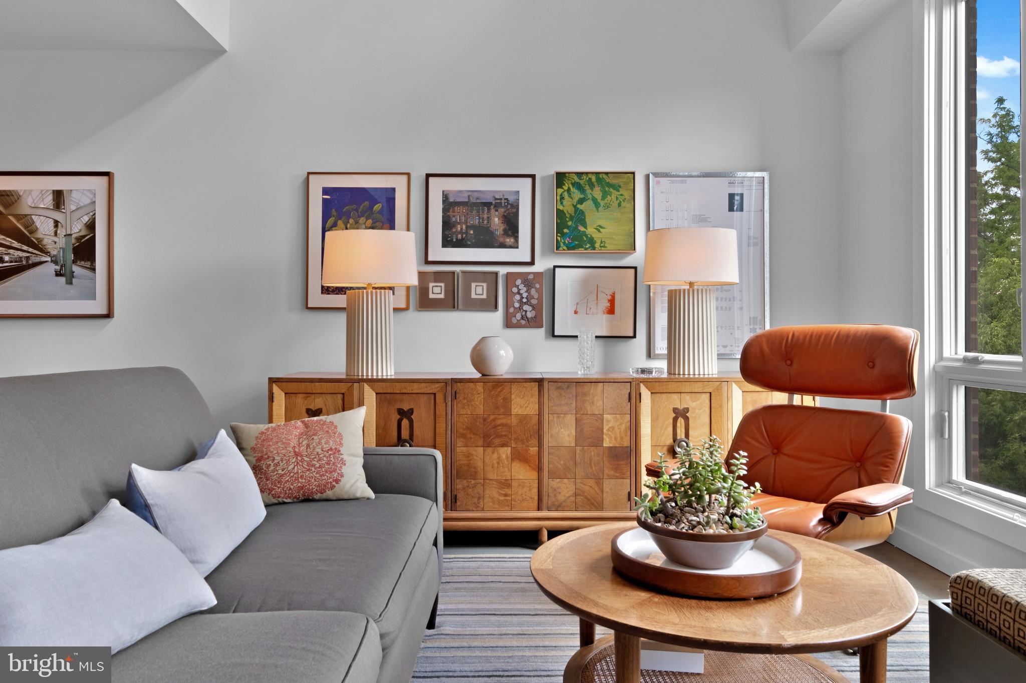 SOCIETY HILL - Residential Income