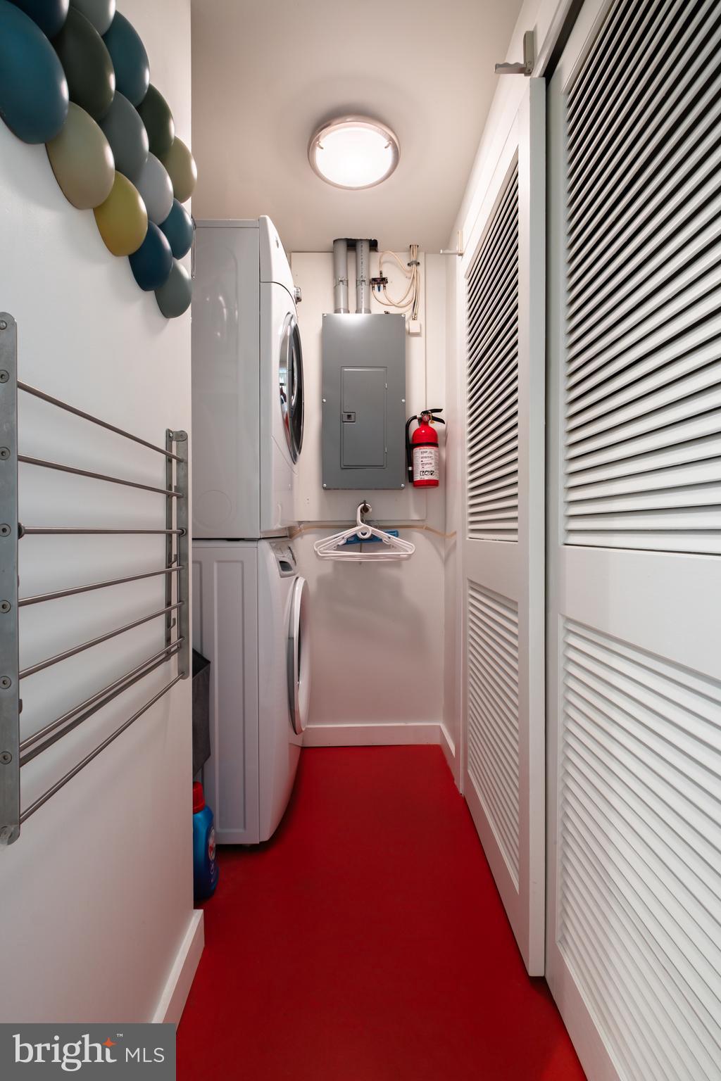 SOCIETY HILL - Residential Income