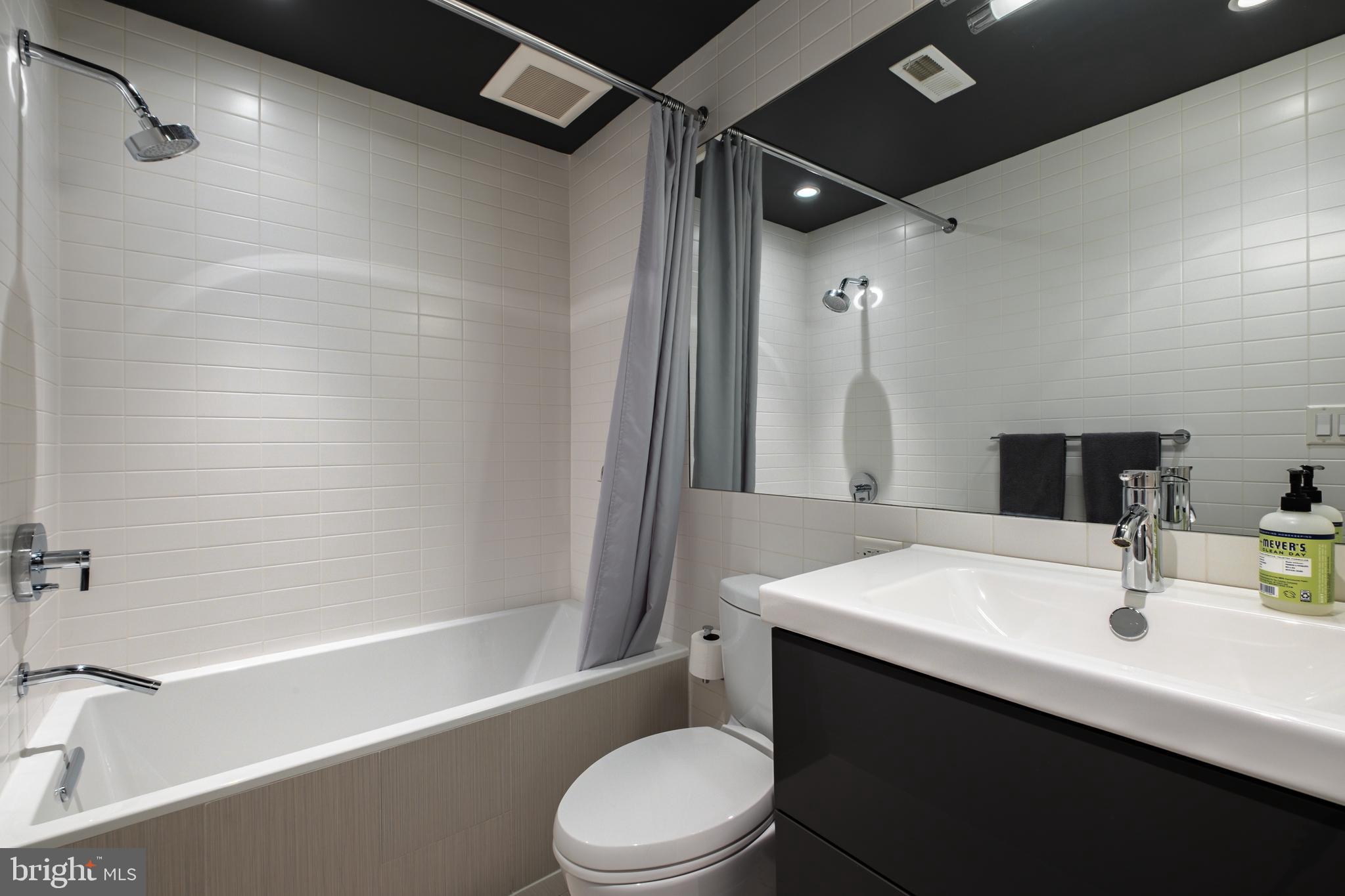 SOCIETY HILL - Residential Income