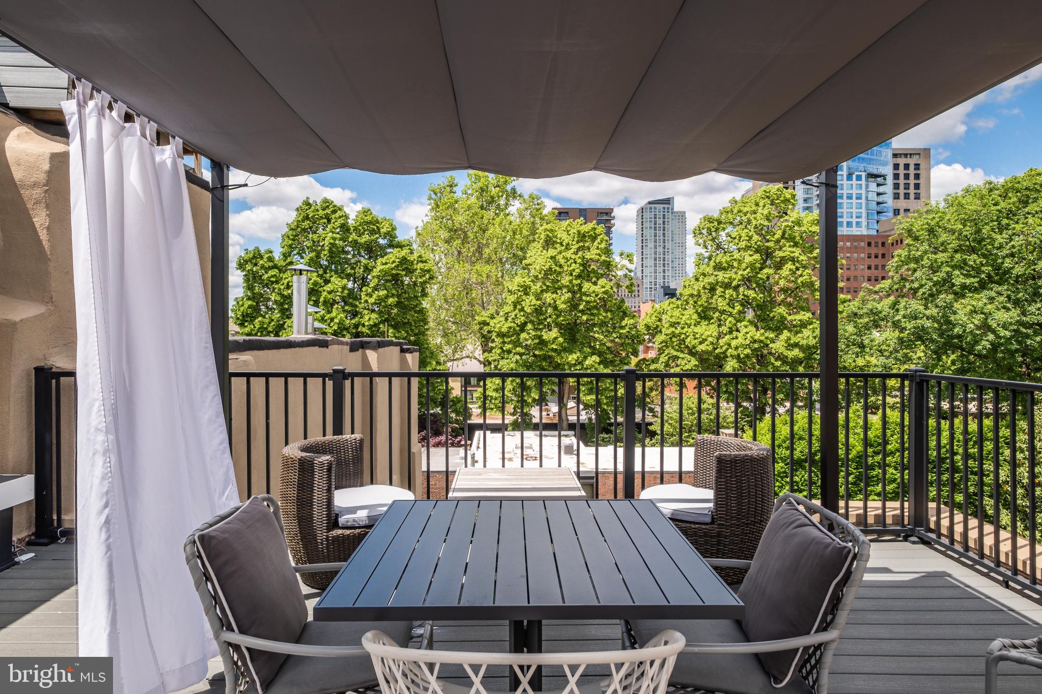 SOCIETY HILL - Residential Income