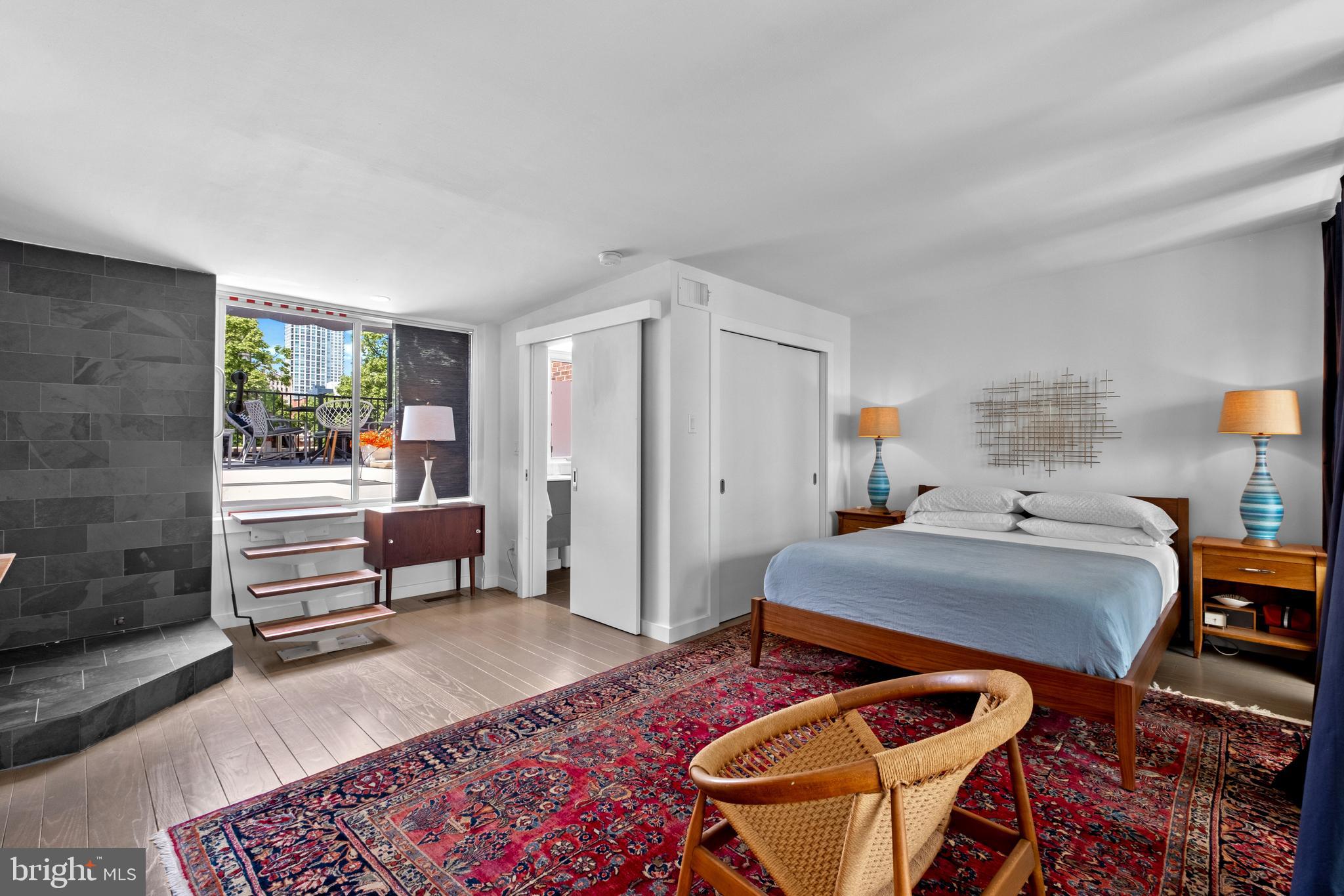 SOCIETY HILL - Residential Income