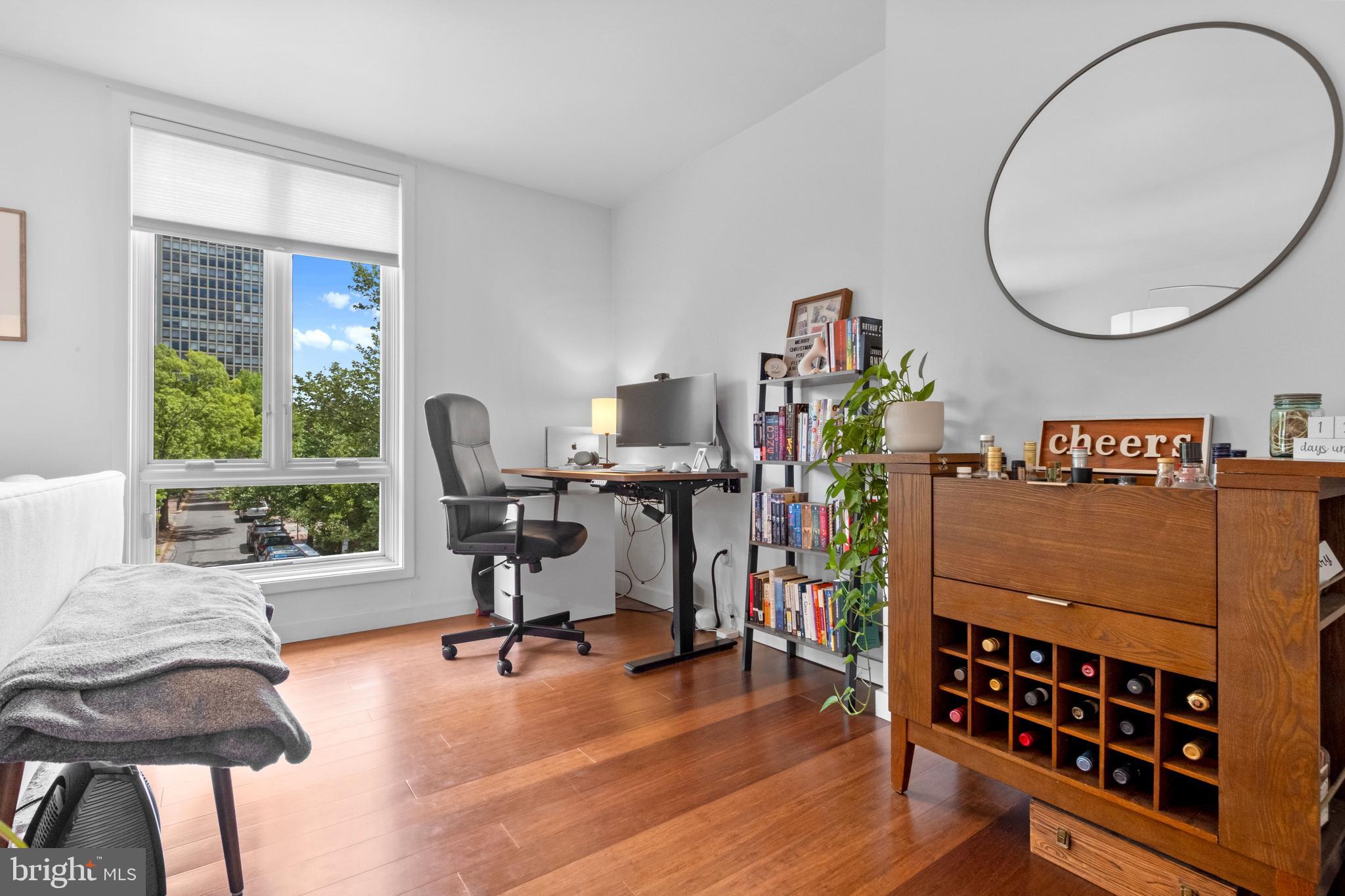 SOCIETY HILL - Residential Income