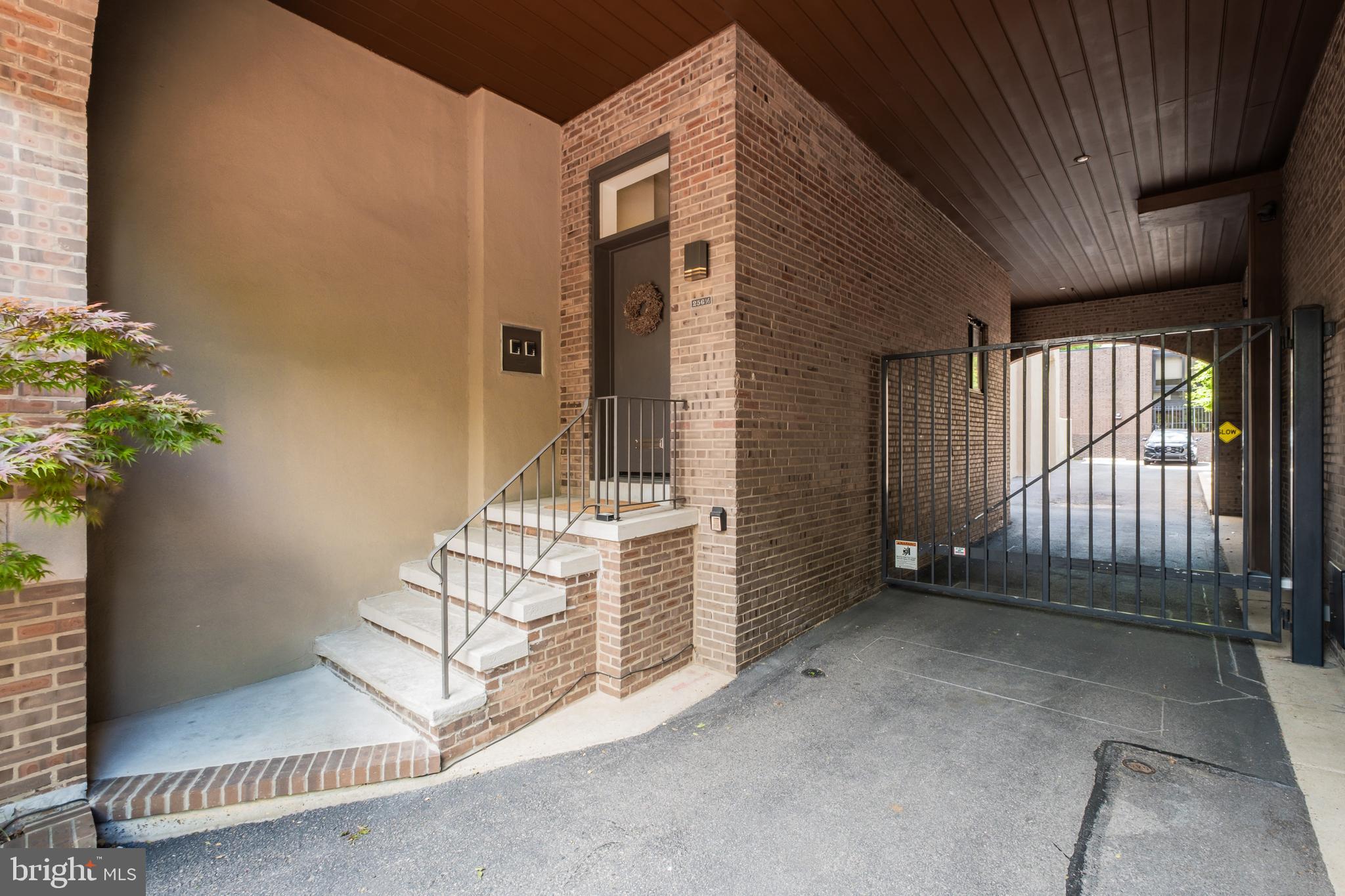 SOCIETY HILL - Residential Income