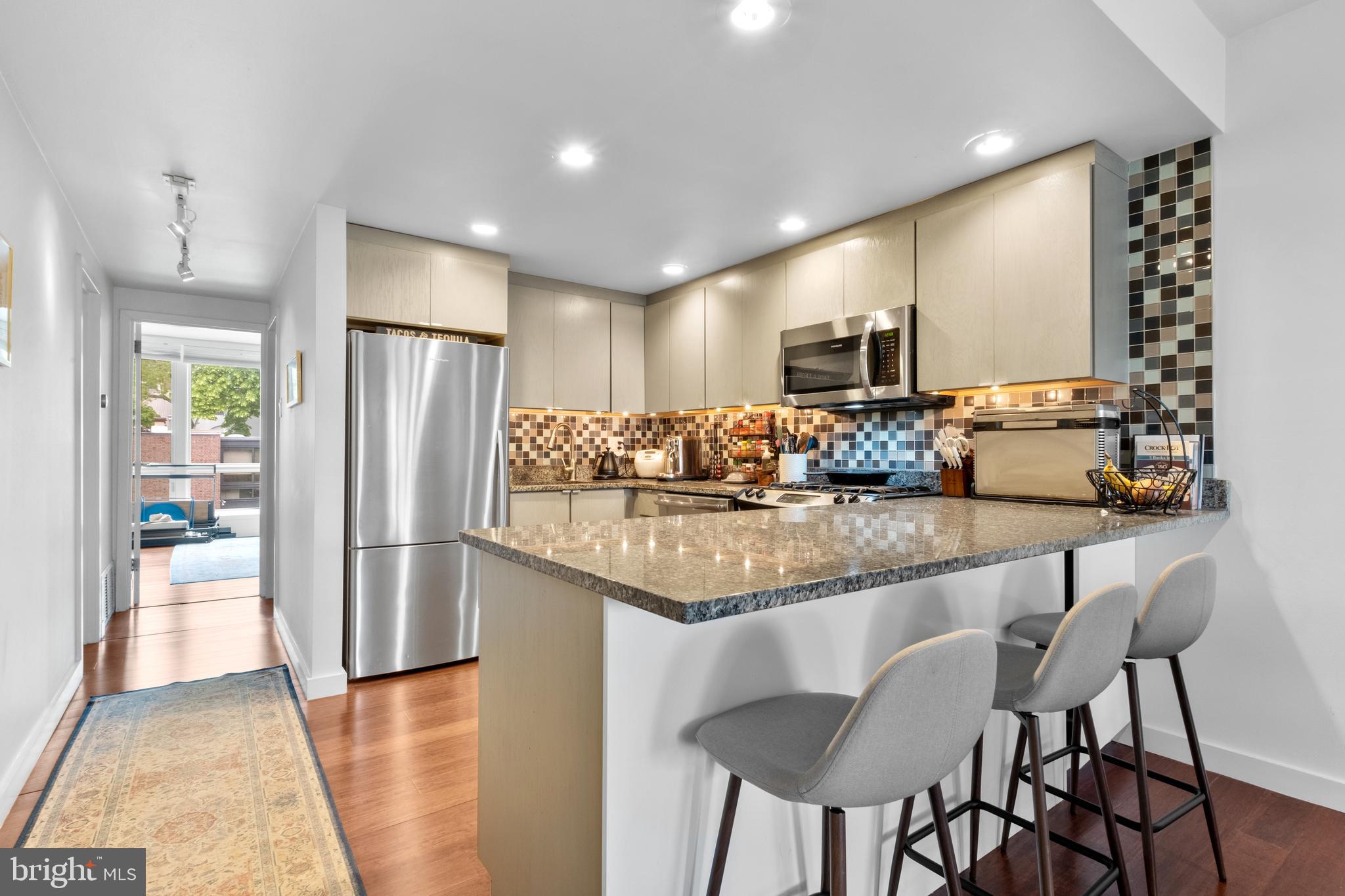 SOCIETY HILL - Residential Income