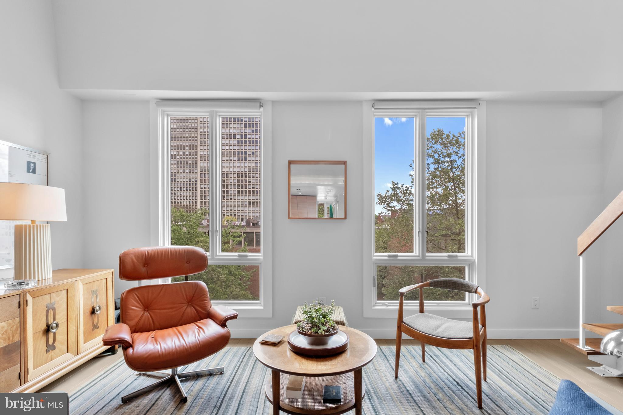 SOCIETY HILL - Residential Income