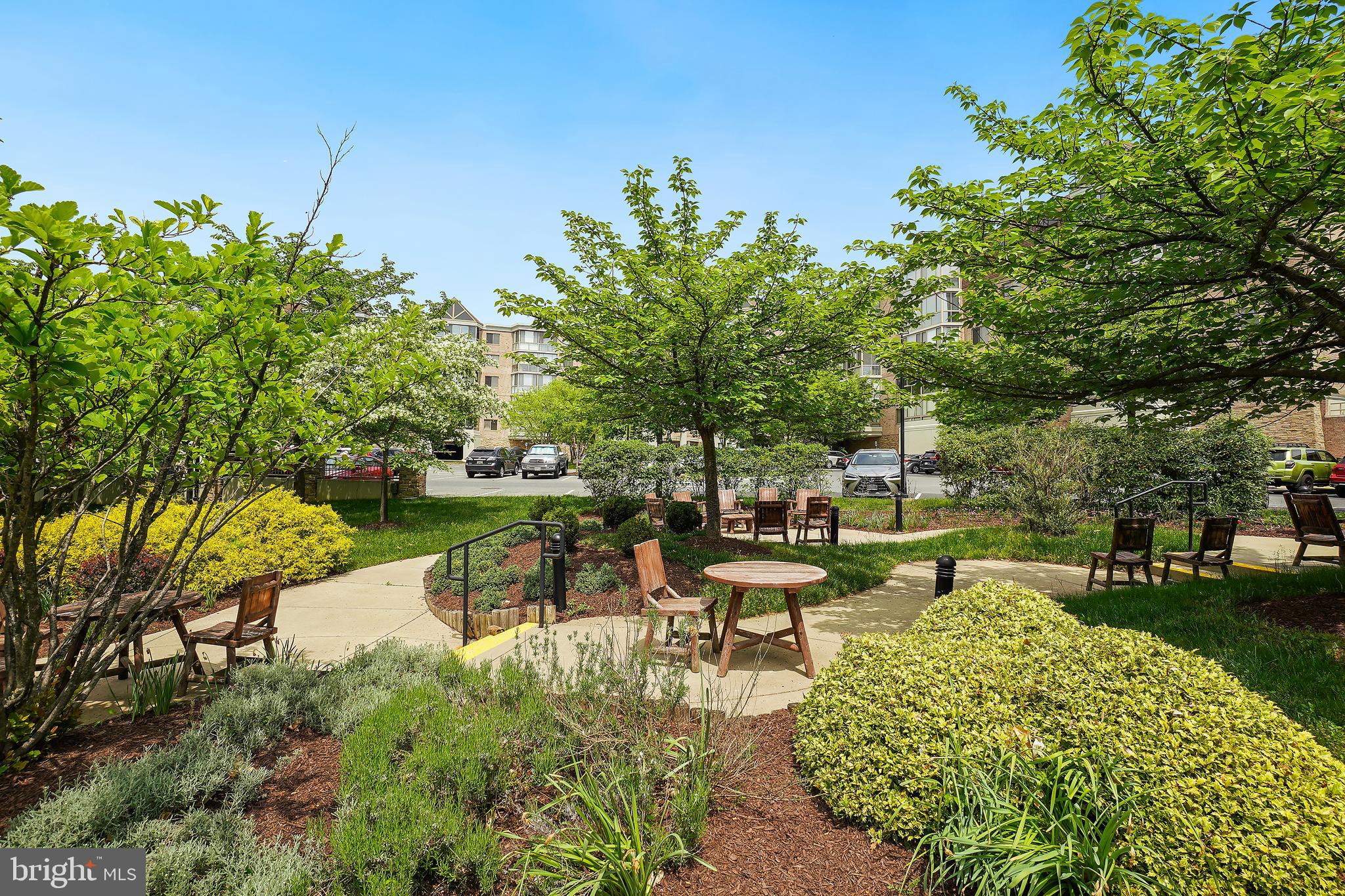 CREEKSIDE AT LEISURE WORLD - Residential