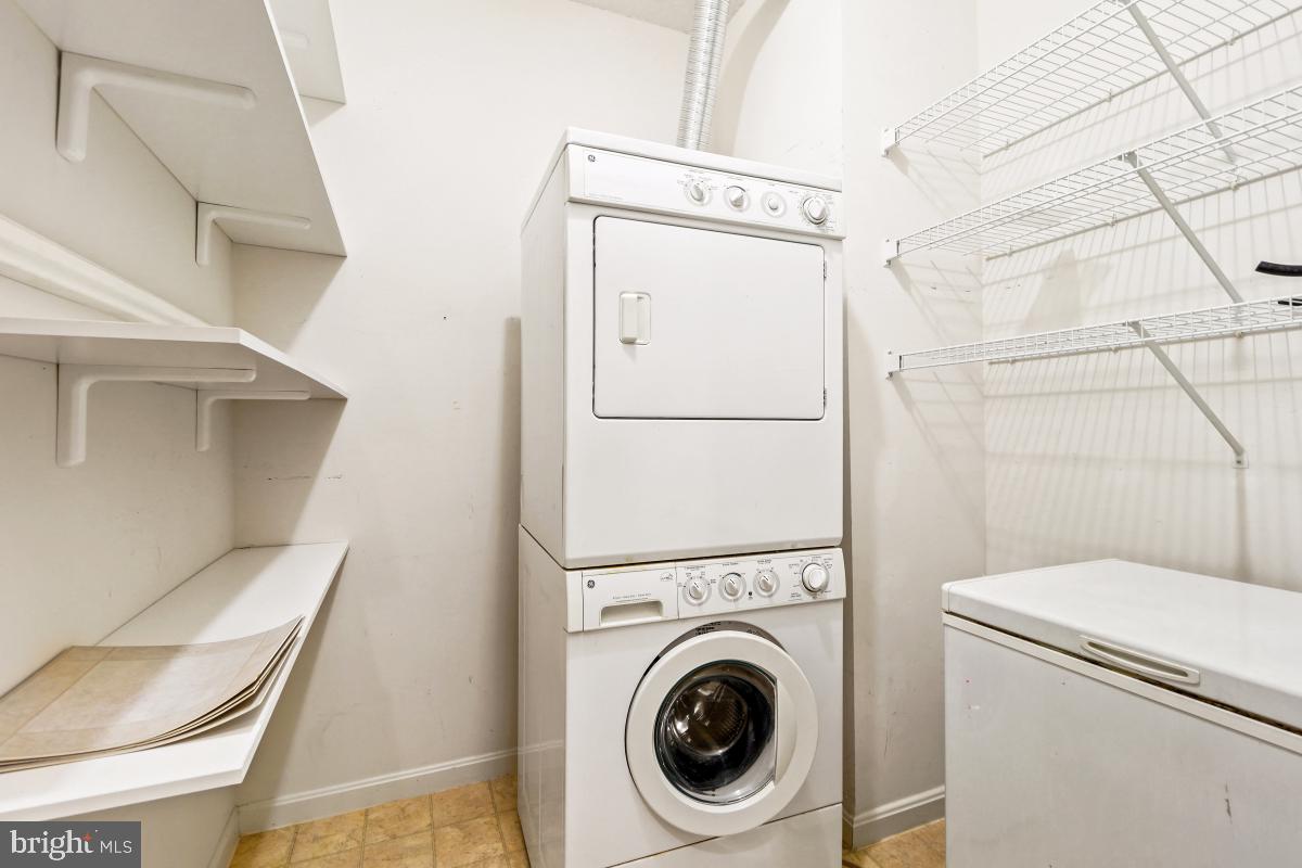 CREEKSIDE AT LEISURE WORLD - Residential