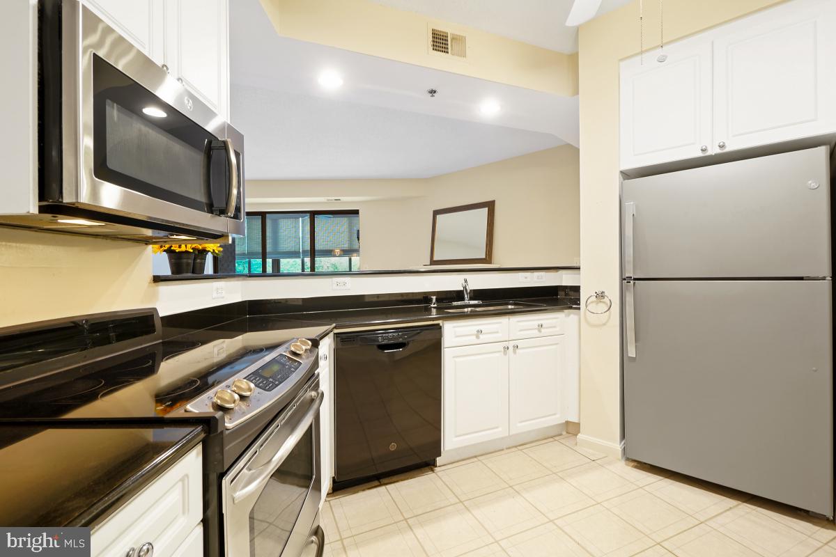 CREEKSIDE AT LEISURE WORLD - Residential