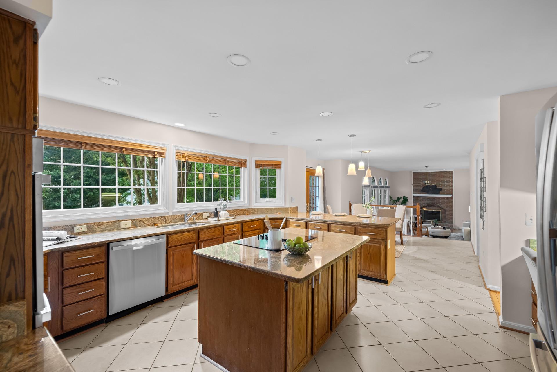 ROSEWOOD MANOR - Residential