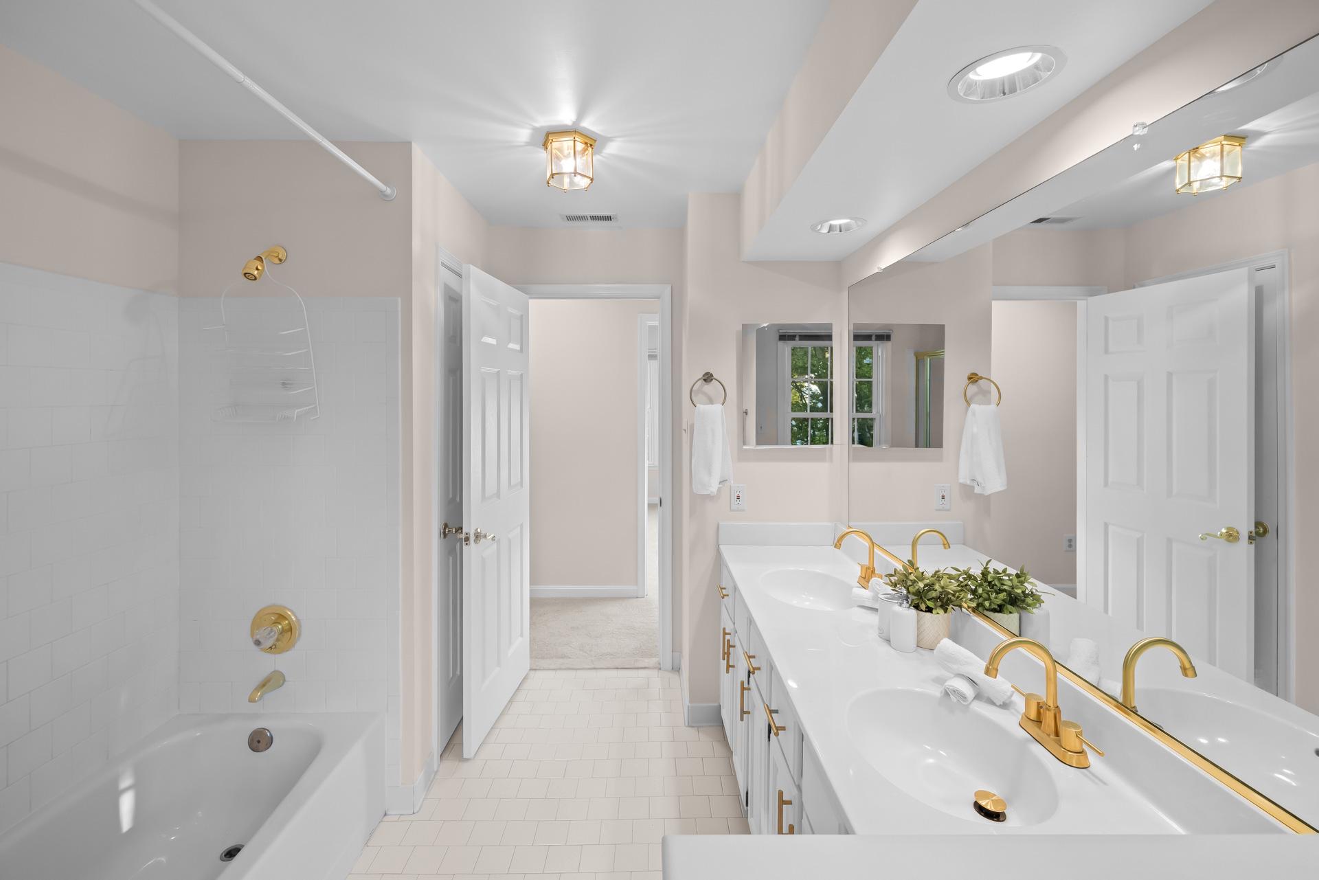 ROSEWOOD MANOR - Residential