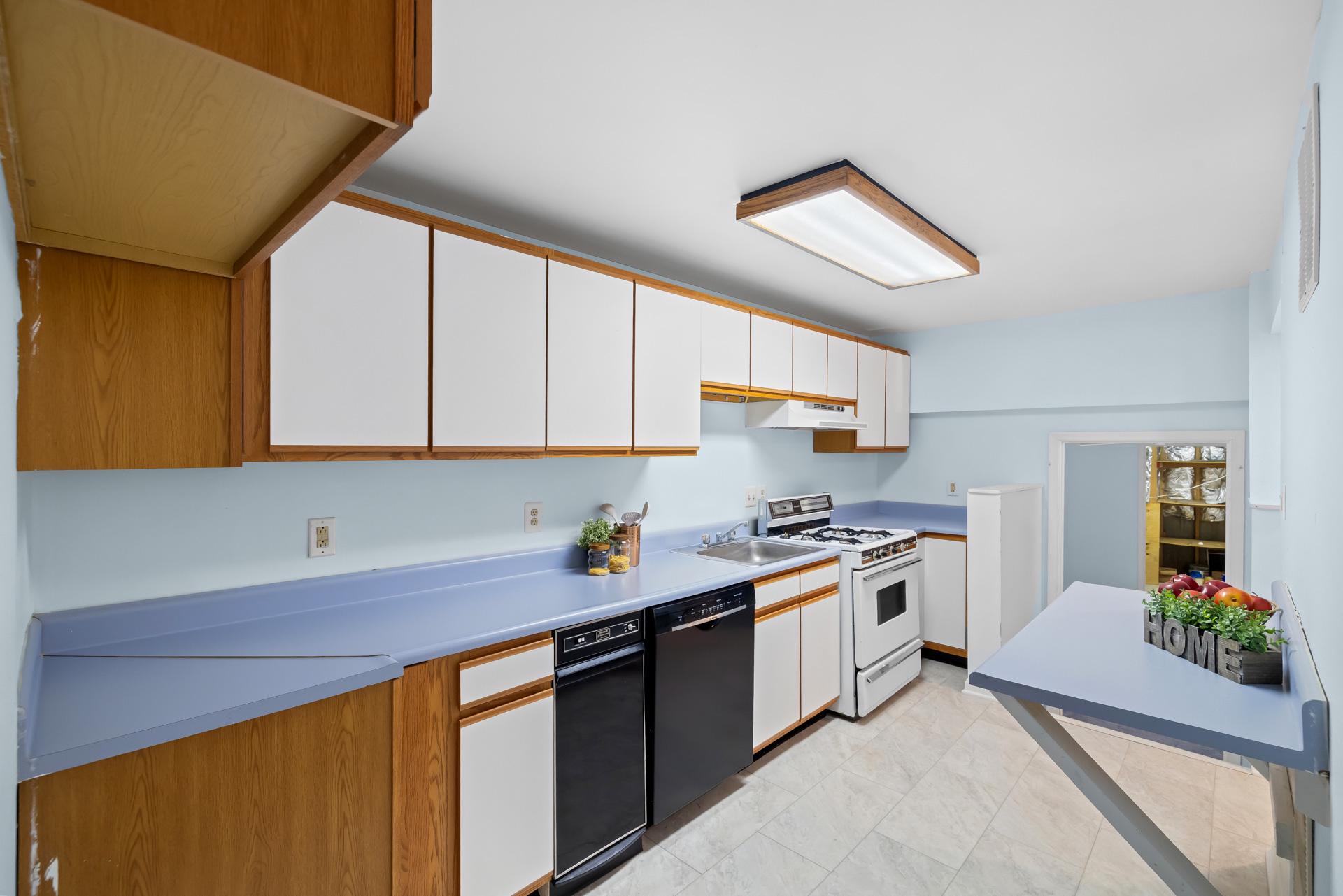 ROSEWOOD MANOR - Residential