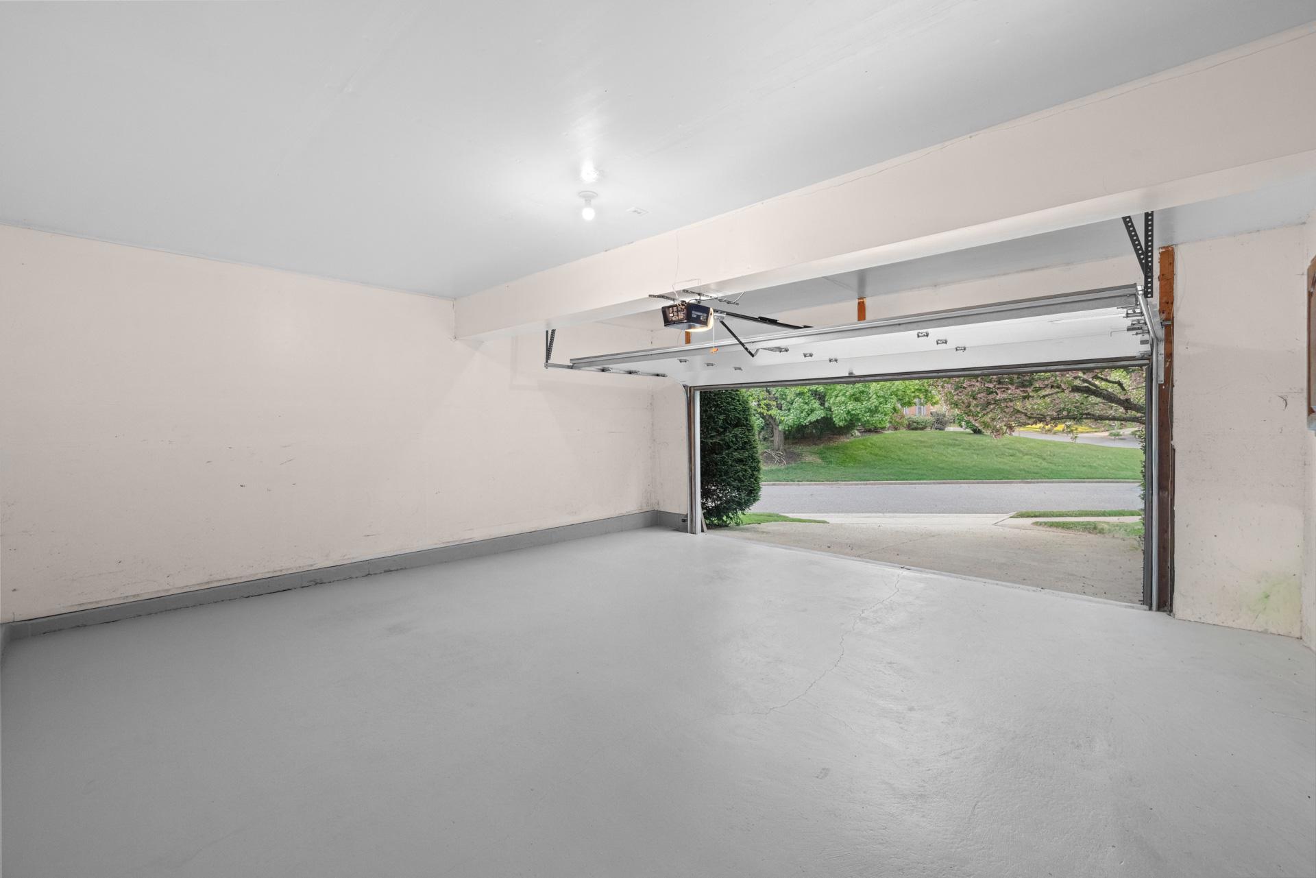 ROSEWOOD MANOR - Residential