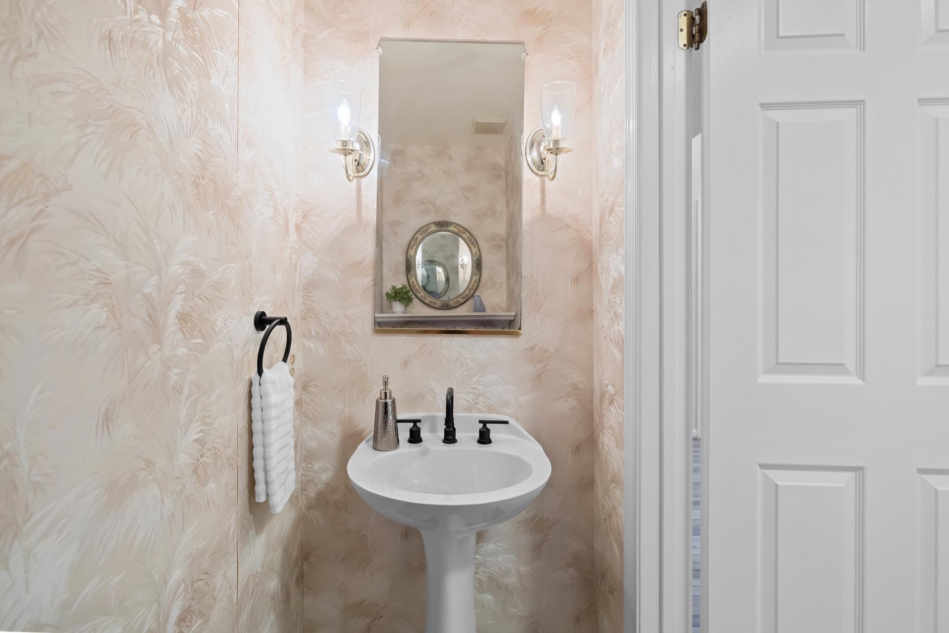 ROSEWOOD MANOR - Residential