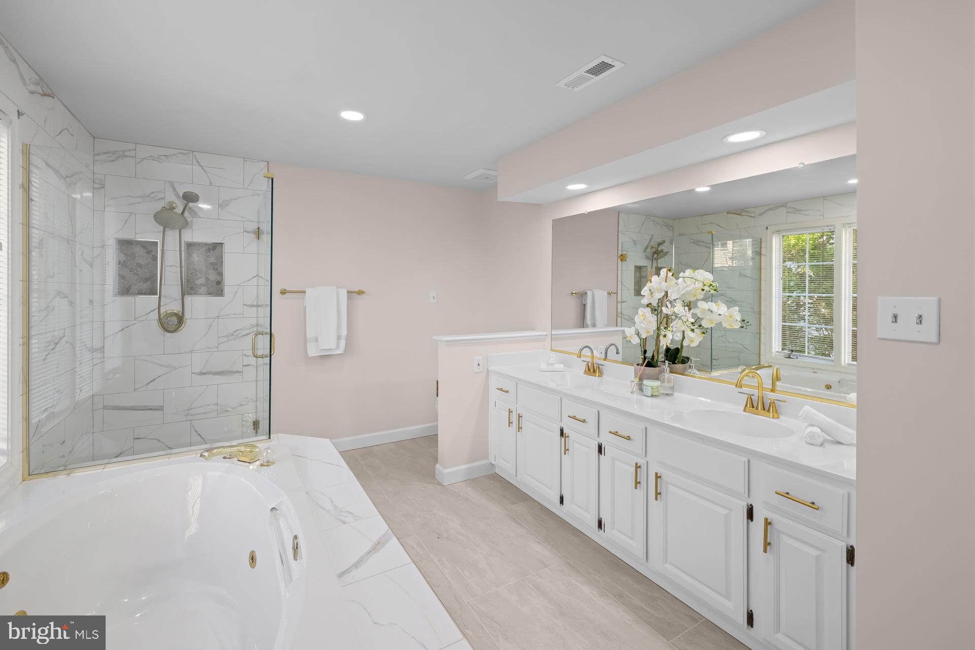 ROSEWOOD MANOR - Residential