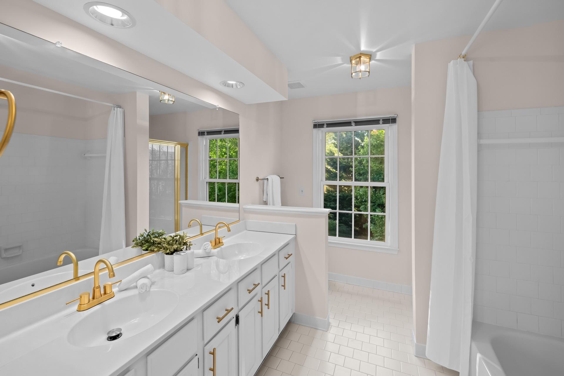 ROSEWOOD MANOR - Residential