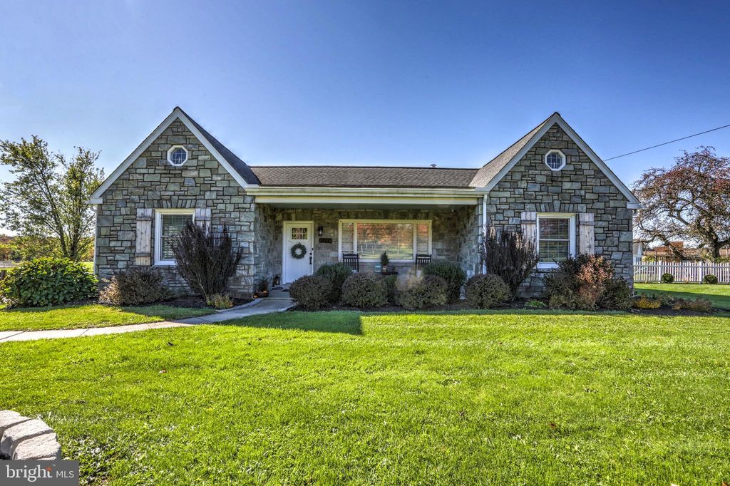 Photo of 844 W Swartzville Road, Reinholds, PA 17569 (MLS # PALA2042800)