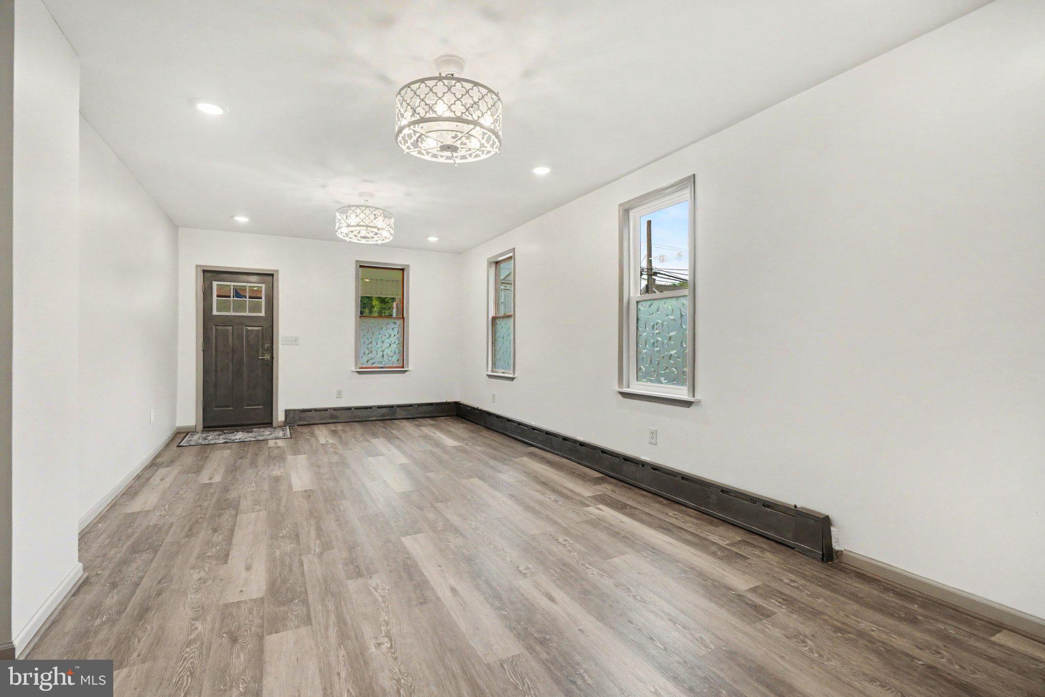 256 W MAIN STREET