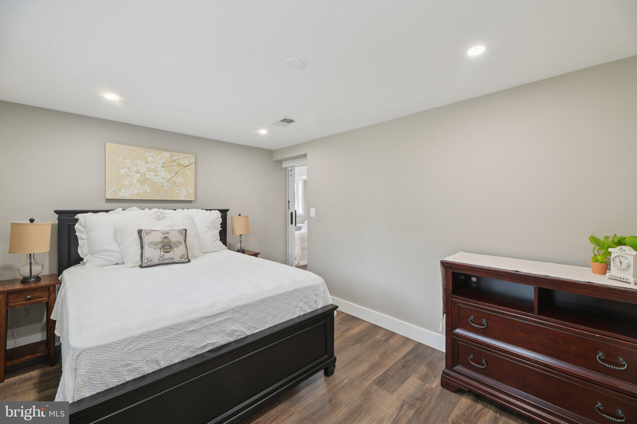 ENGLESIDE VILLAGE - Residential