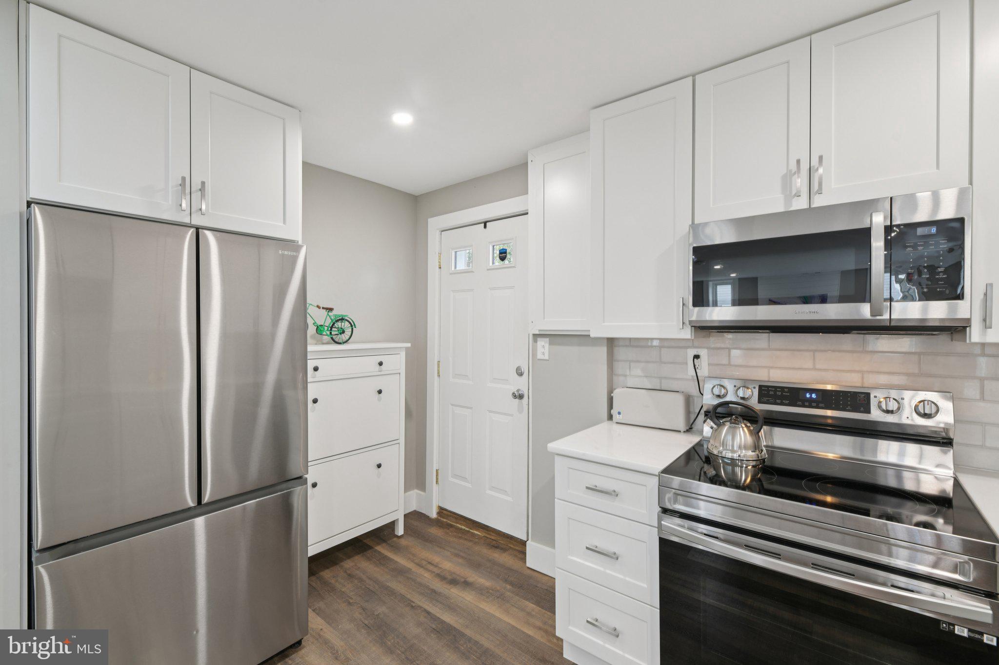 ENGLESIDE VILLAGE - Residential