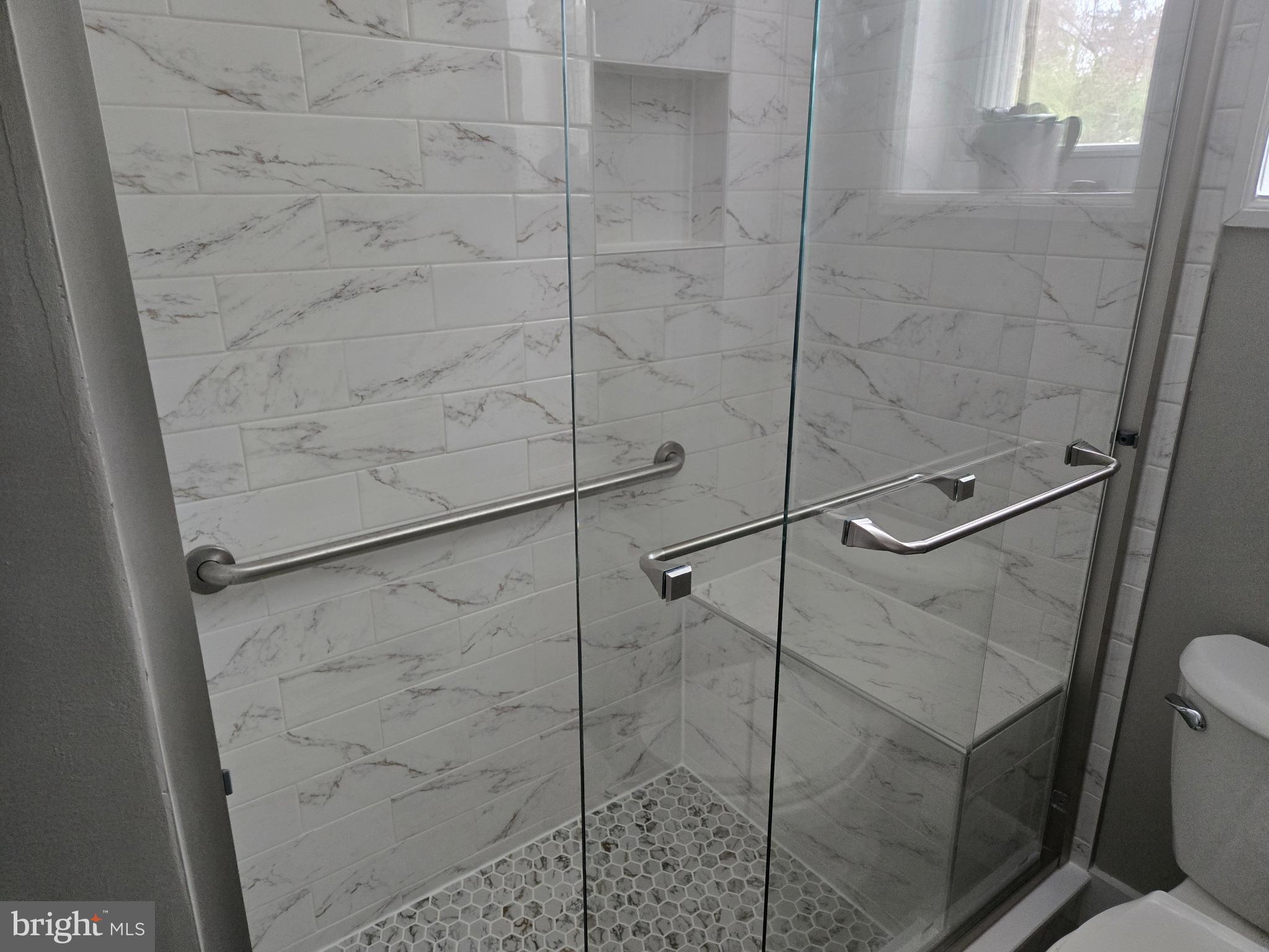 8422 WOODLAWN STREET