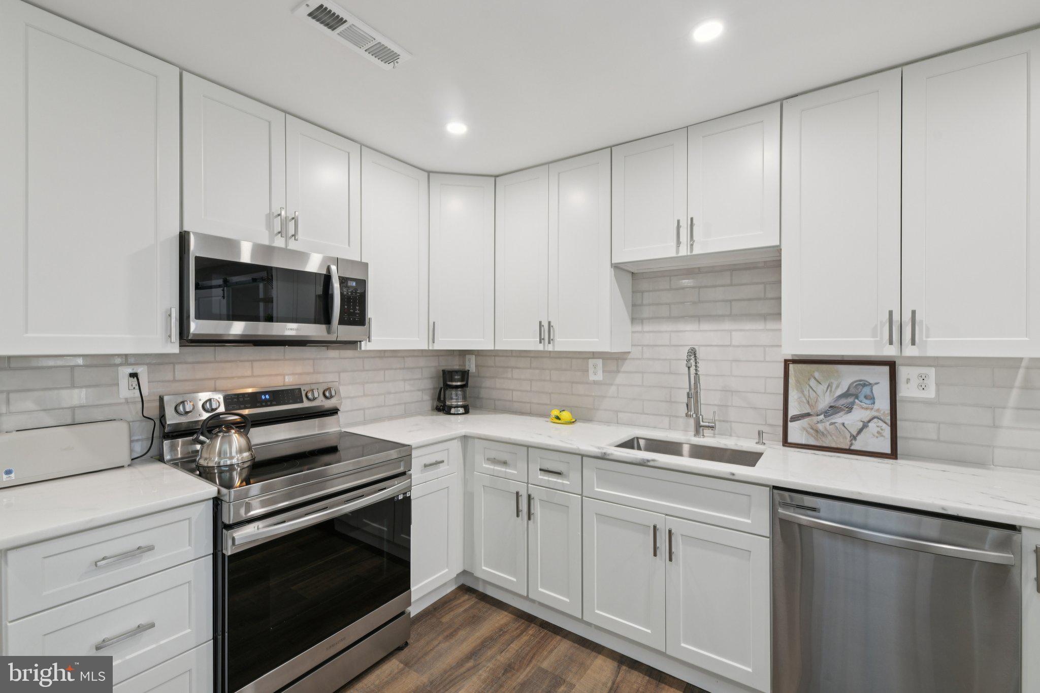 ENGLESIDE VILLAGE - Residential