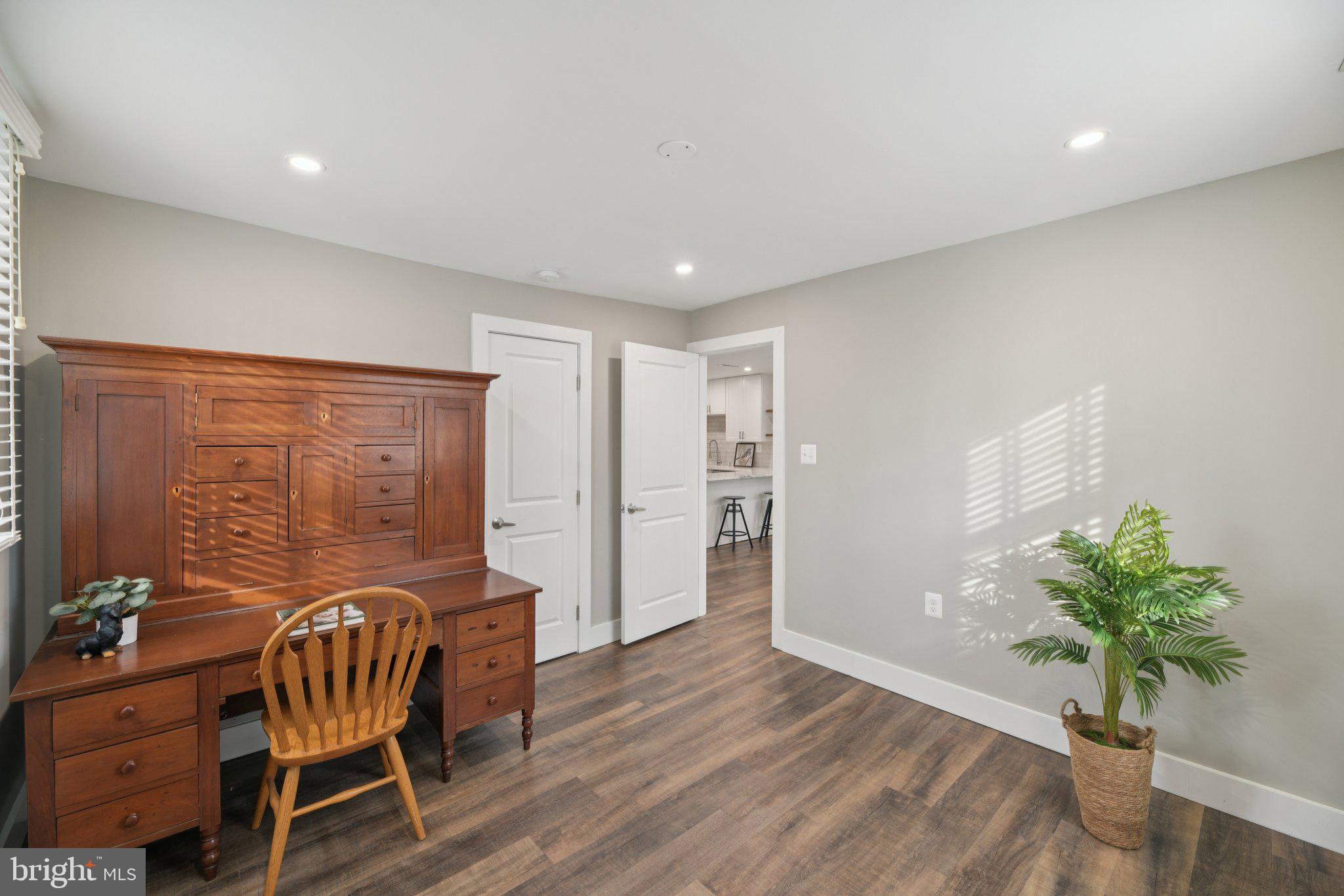 ENGLESIDE VILLAGE - Residential