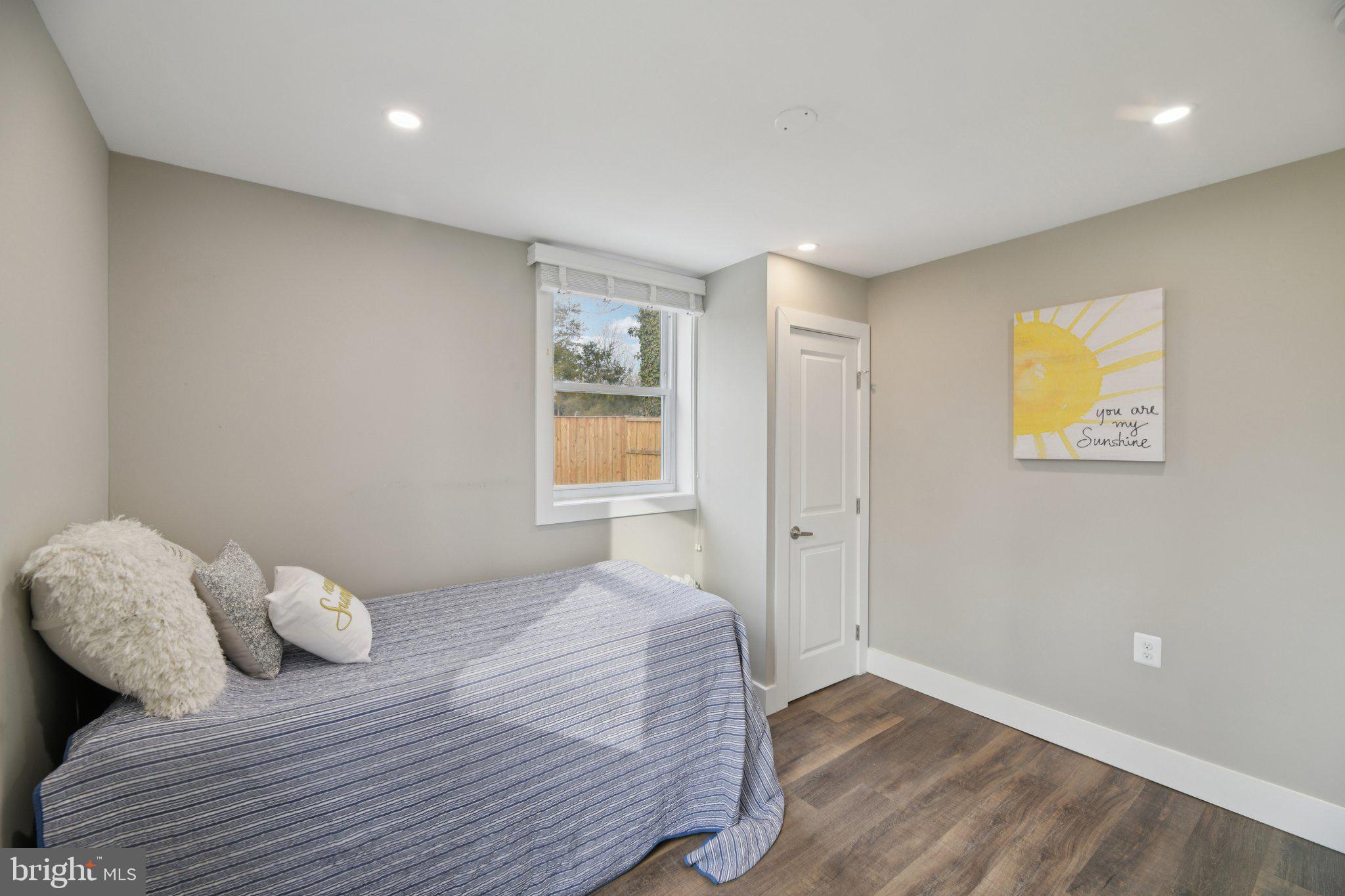 ENGLESIDE VILLAGE - Residential