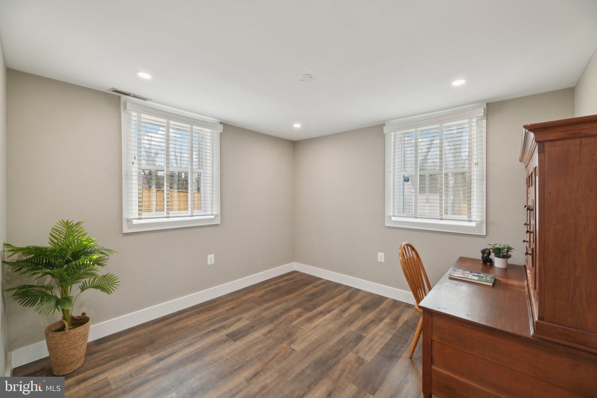 ENGLESIDE VILLAGE - Residential