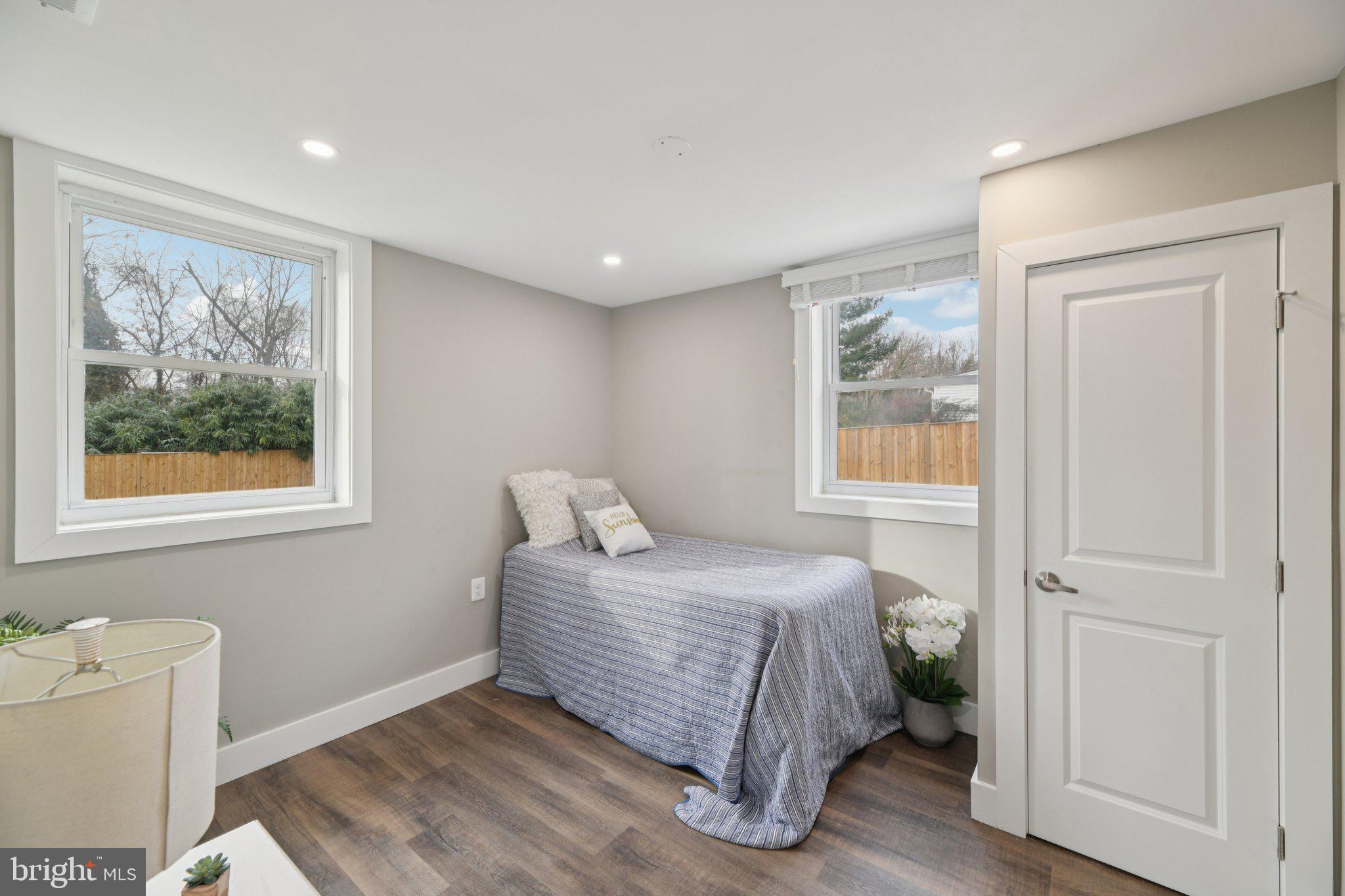 ENGLESIDE VILLAGE - Residential