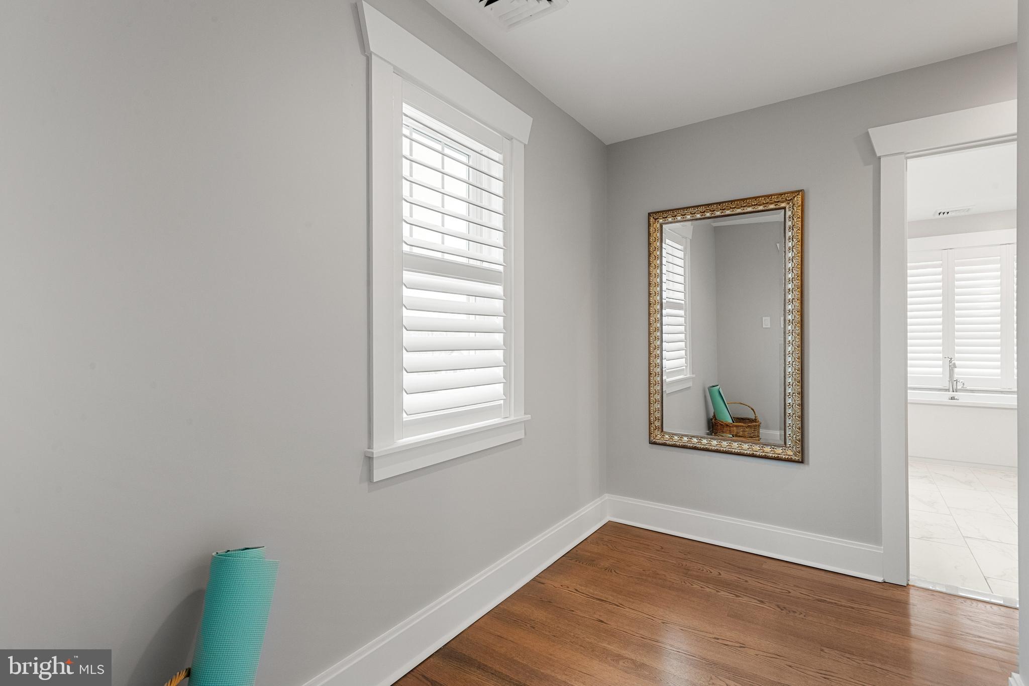 MEDIA WALK - Residential