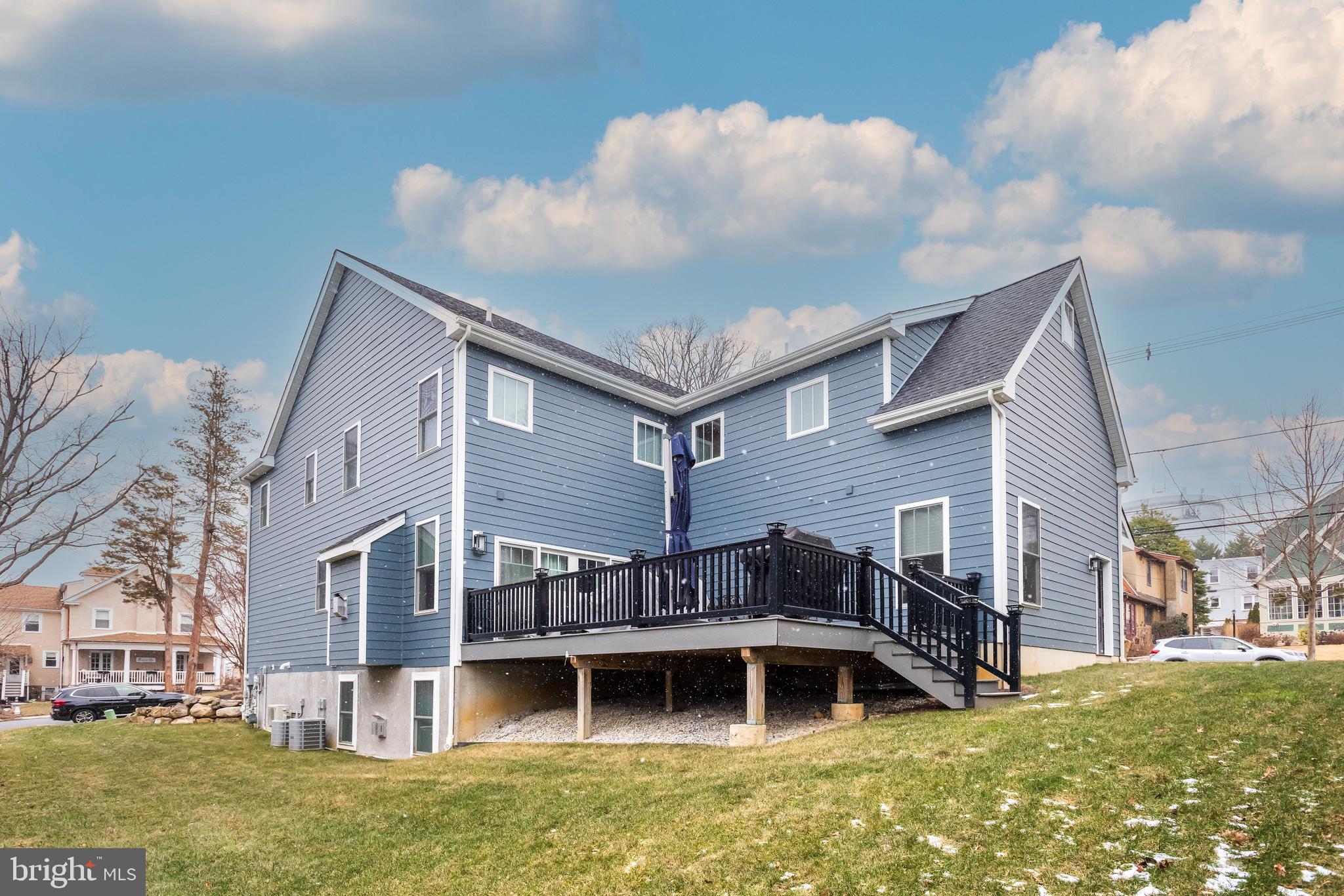 MEDIA WALK - Residential