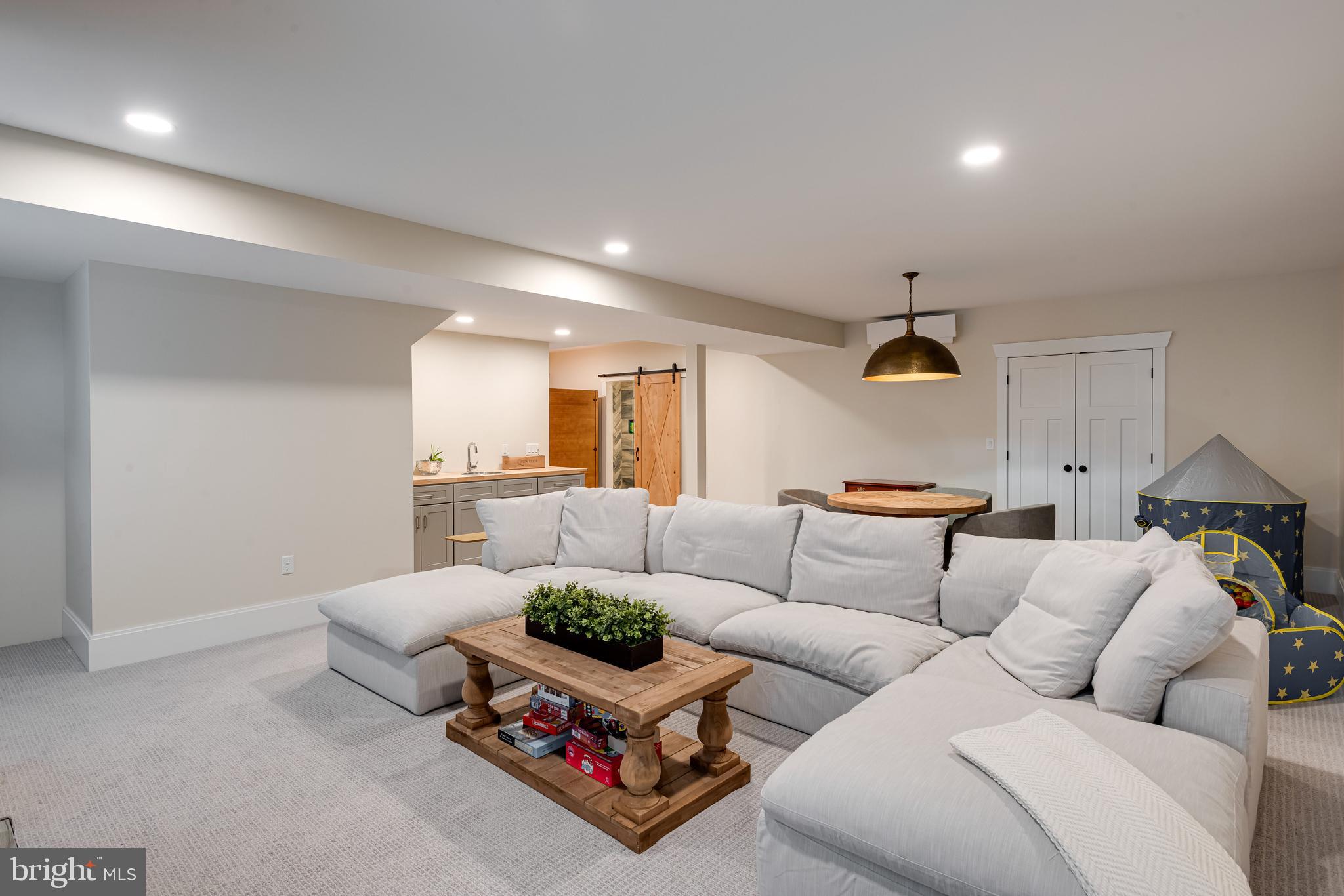 MEDIA WALK - Residential