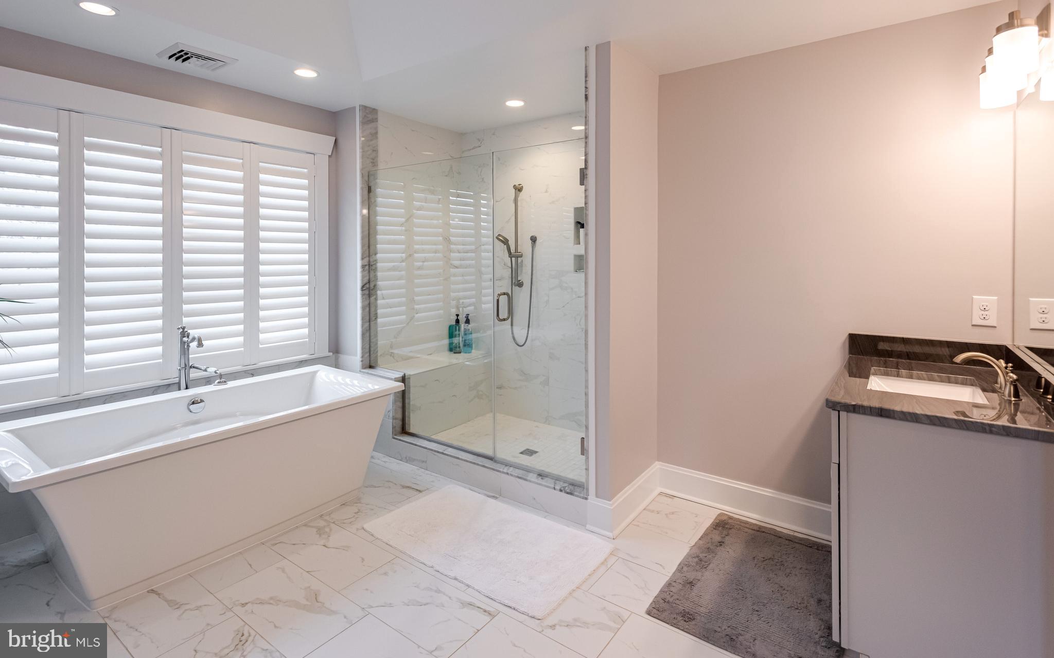 MEDIA WALK - Residential