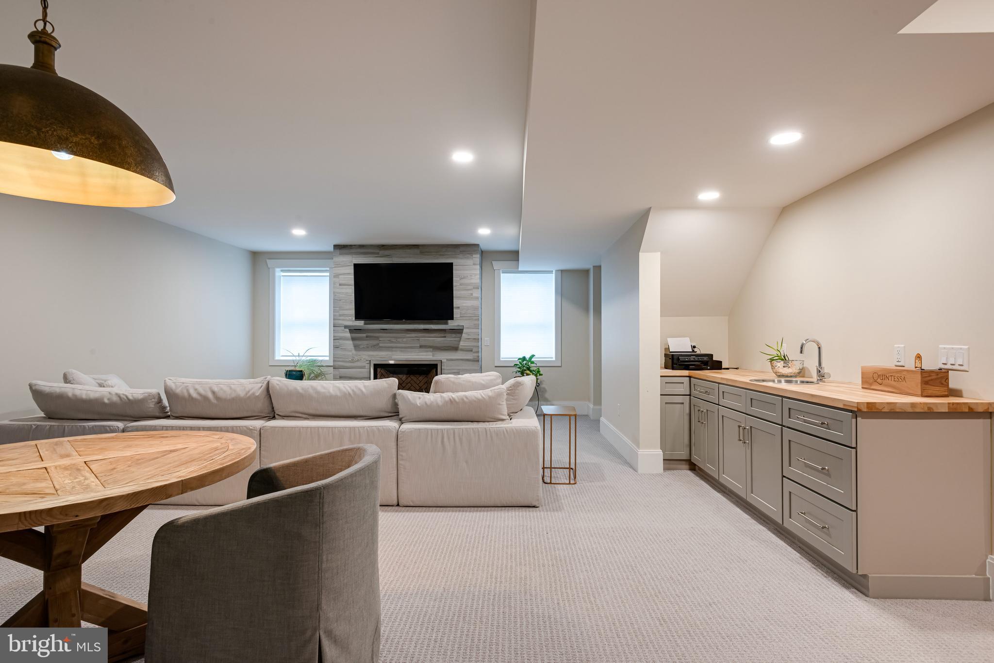 MEDIA WALK - Residential