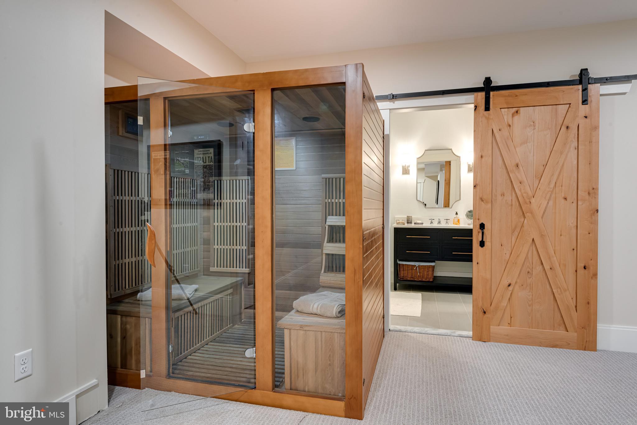 MEDIA WALK - Residential