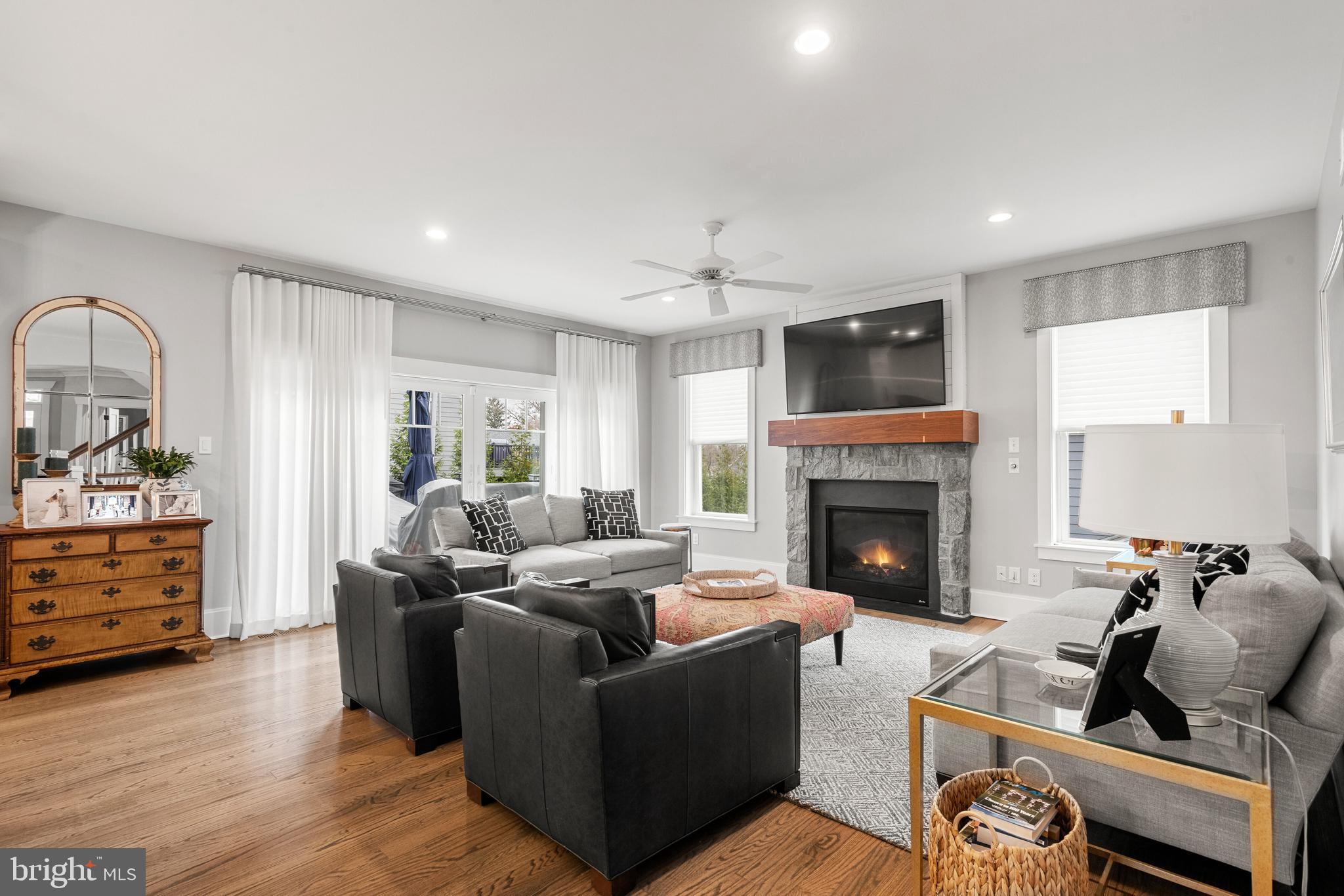 MEDIA WALK - Residential