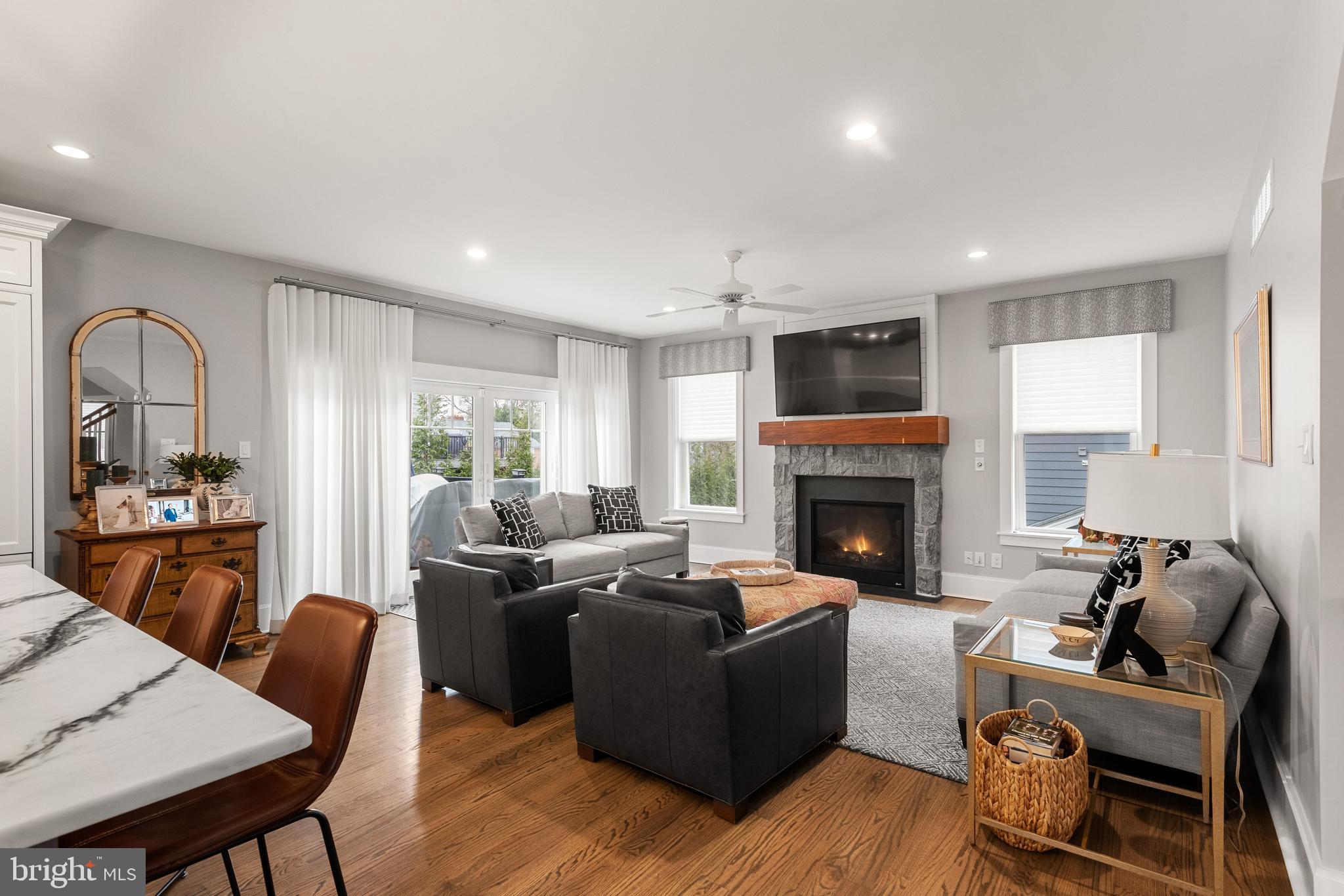 MEDIA WALK - Residential