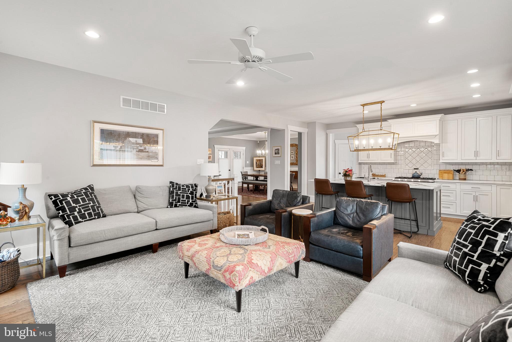 MEDIA WALK - Residential