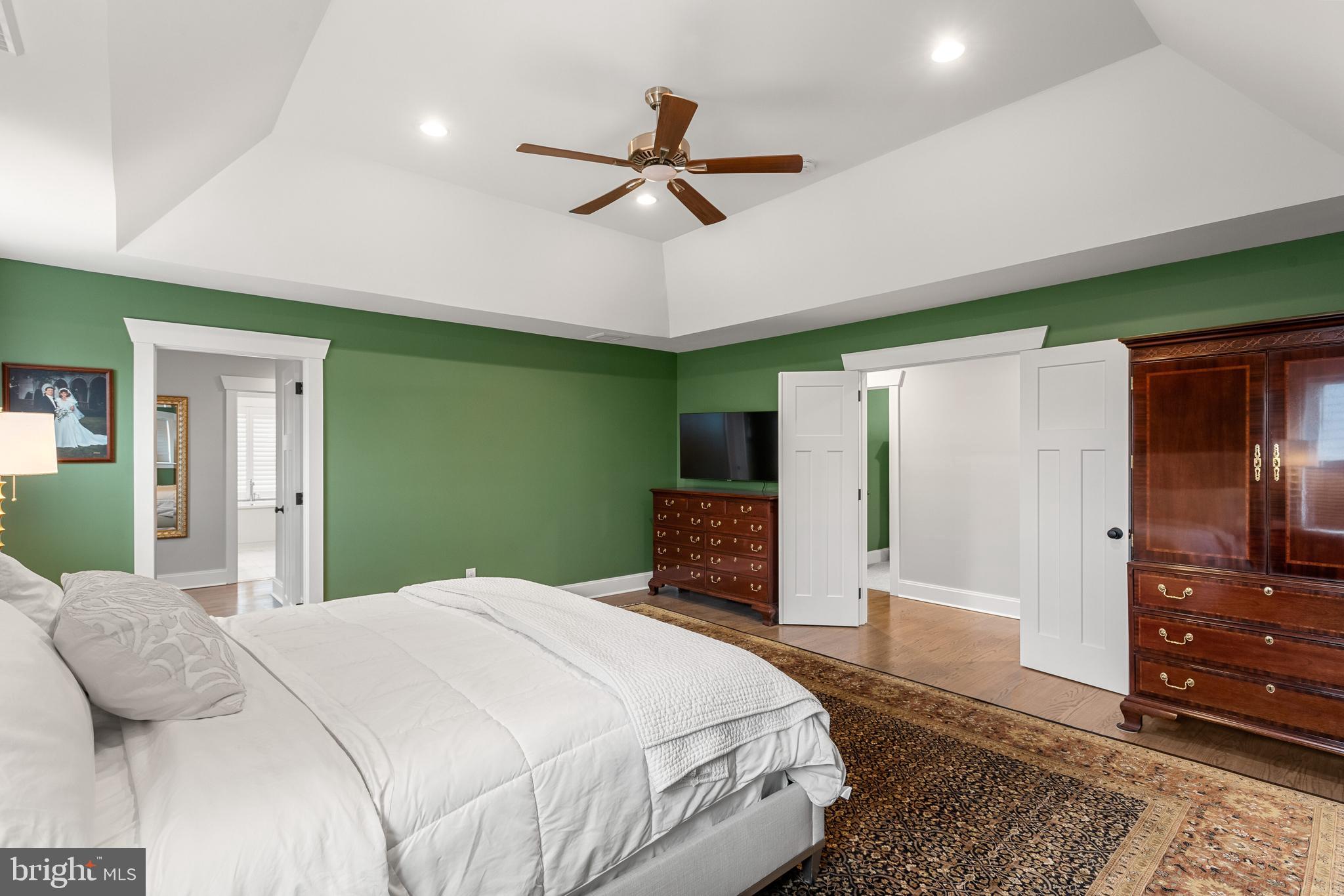 MEDIA WALK - Residential