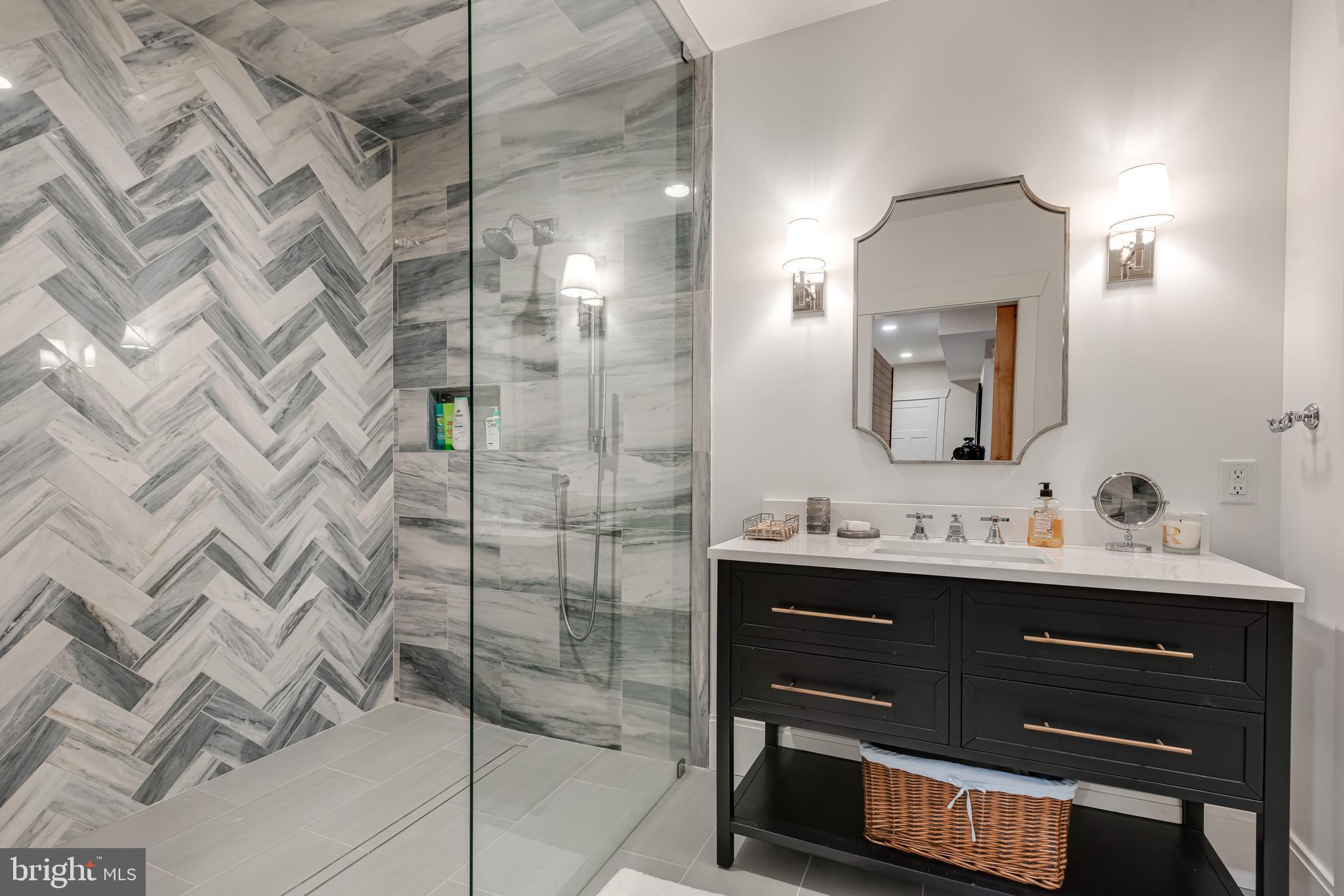 MEDIA WALK - Residential