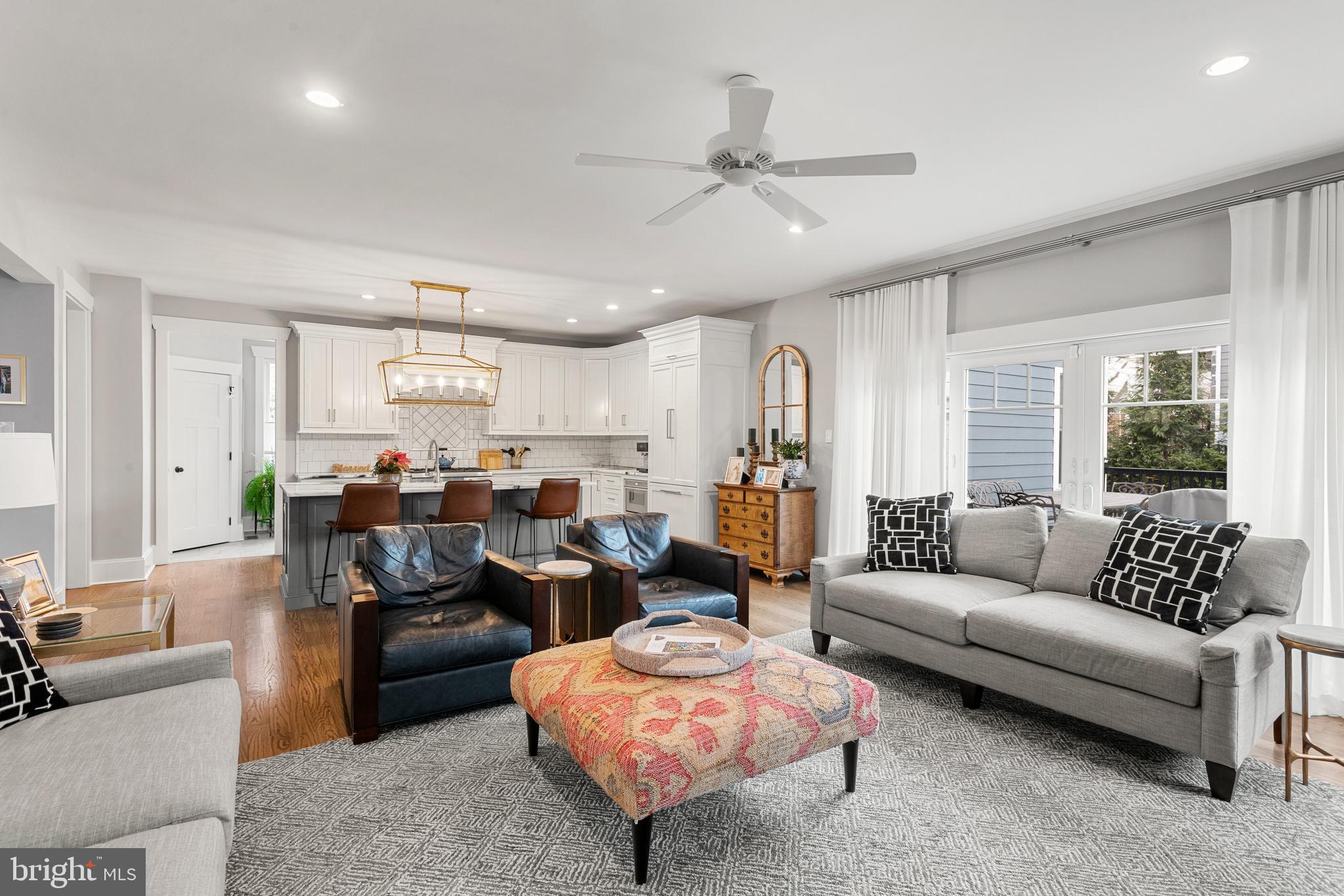 MEDIA WALK - Residential