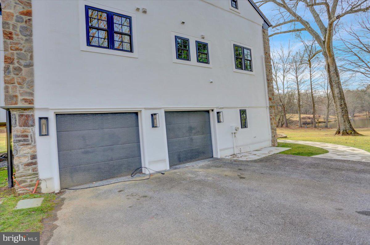 HILLOCH MANOR - Residential