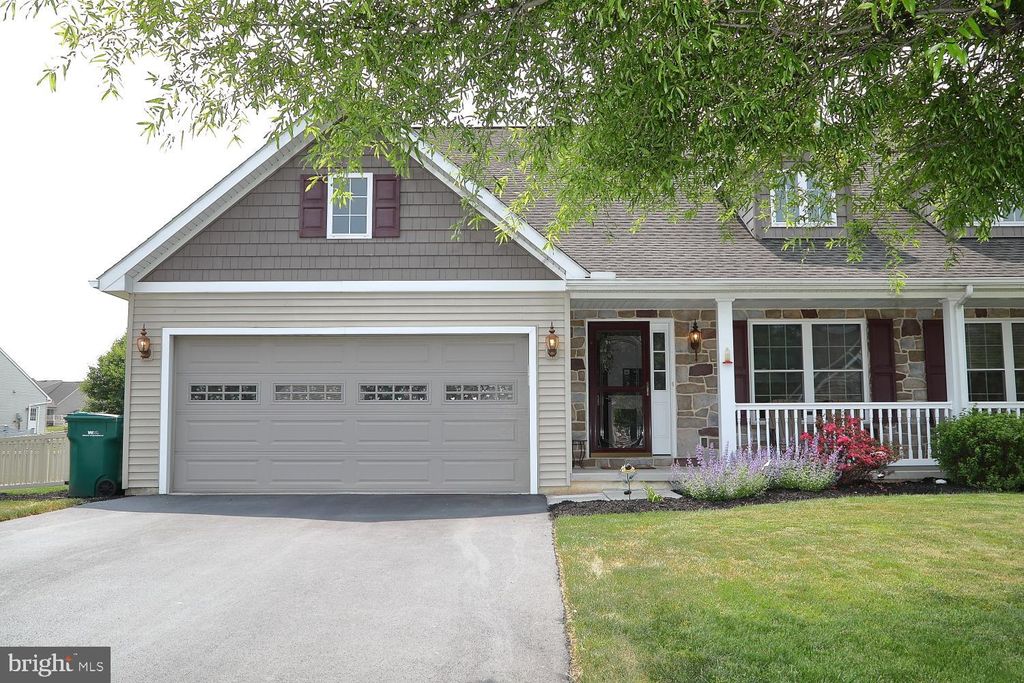 Photo of 5180 OAK LEAF DR, MOUNT JOY, PA 17552 (MLS # PALA2035322)