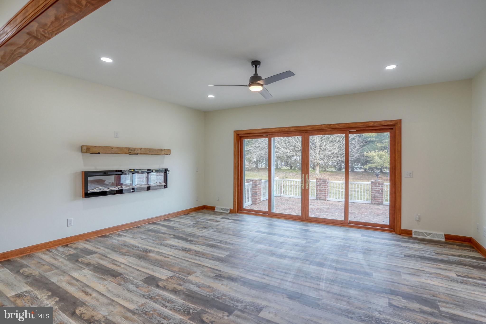 NORTHRIDGE - Residential