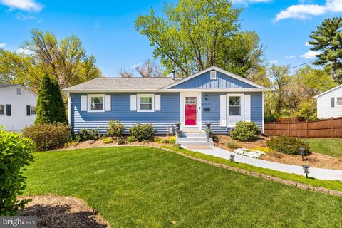 Photo of 6502 Haystack Road, ALEXANDRIA, VA 22310 (MLS # VAFX2307148)