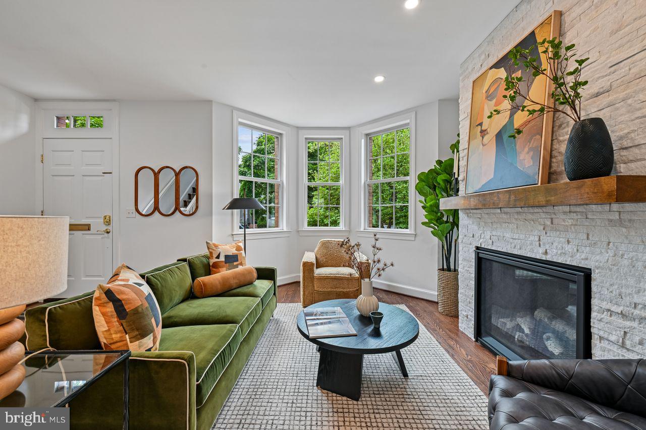 21 4TH STREET NE