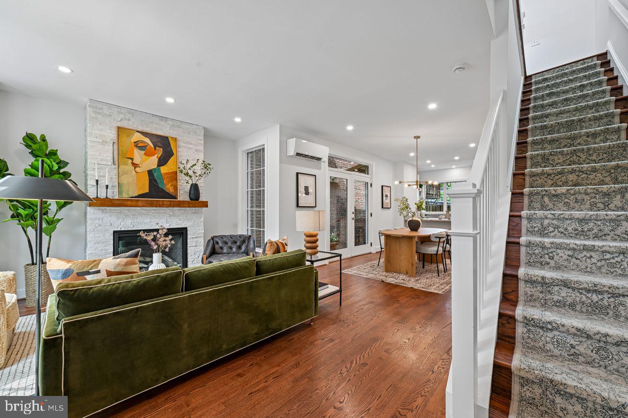 21 4TH STREET NE