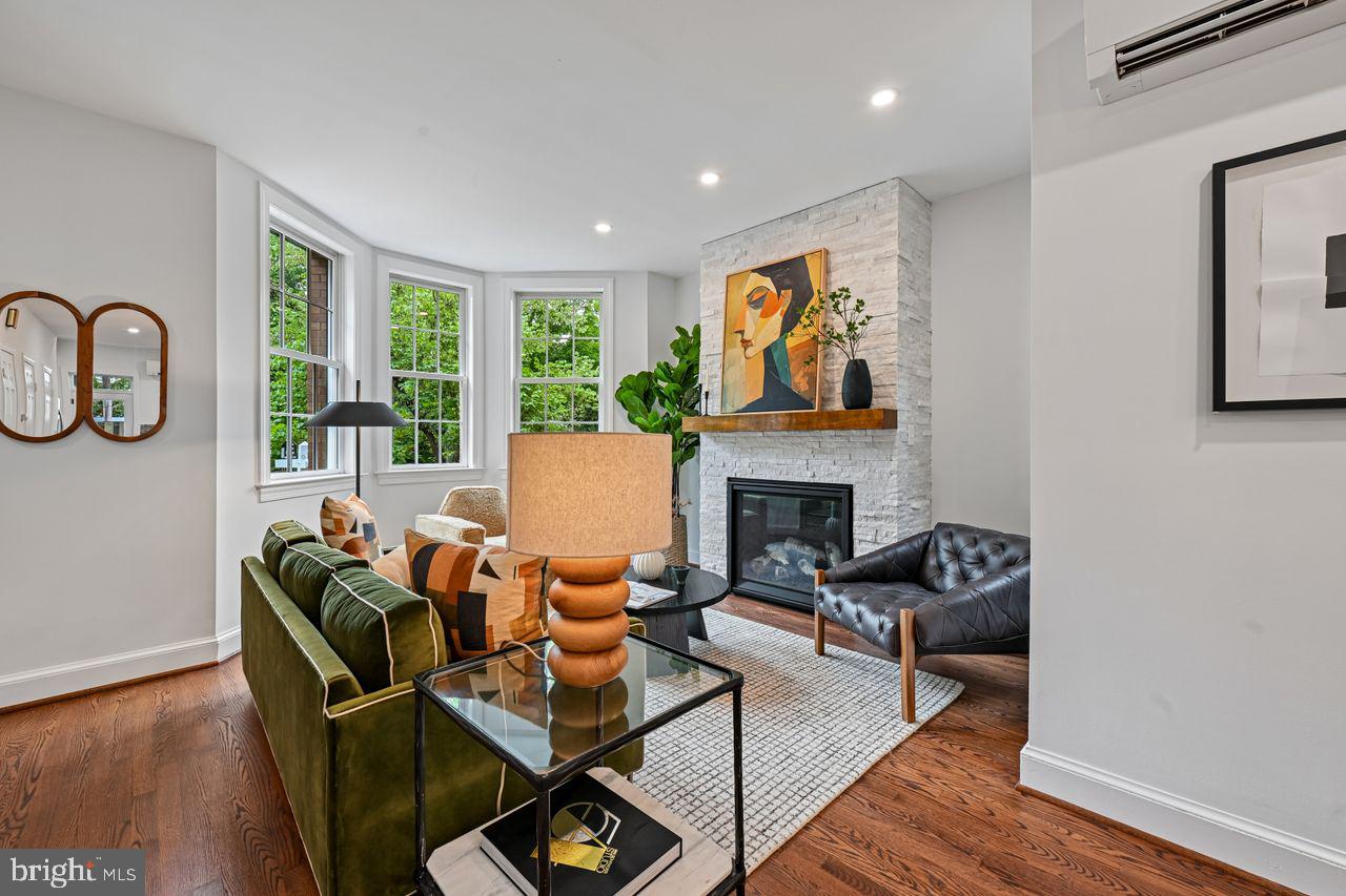 21 4TH STREET NE